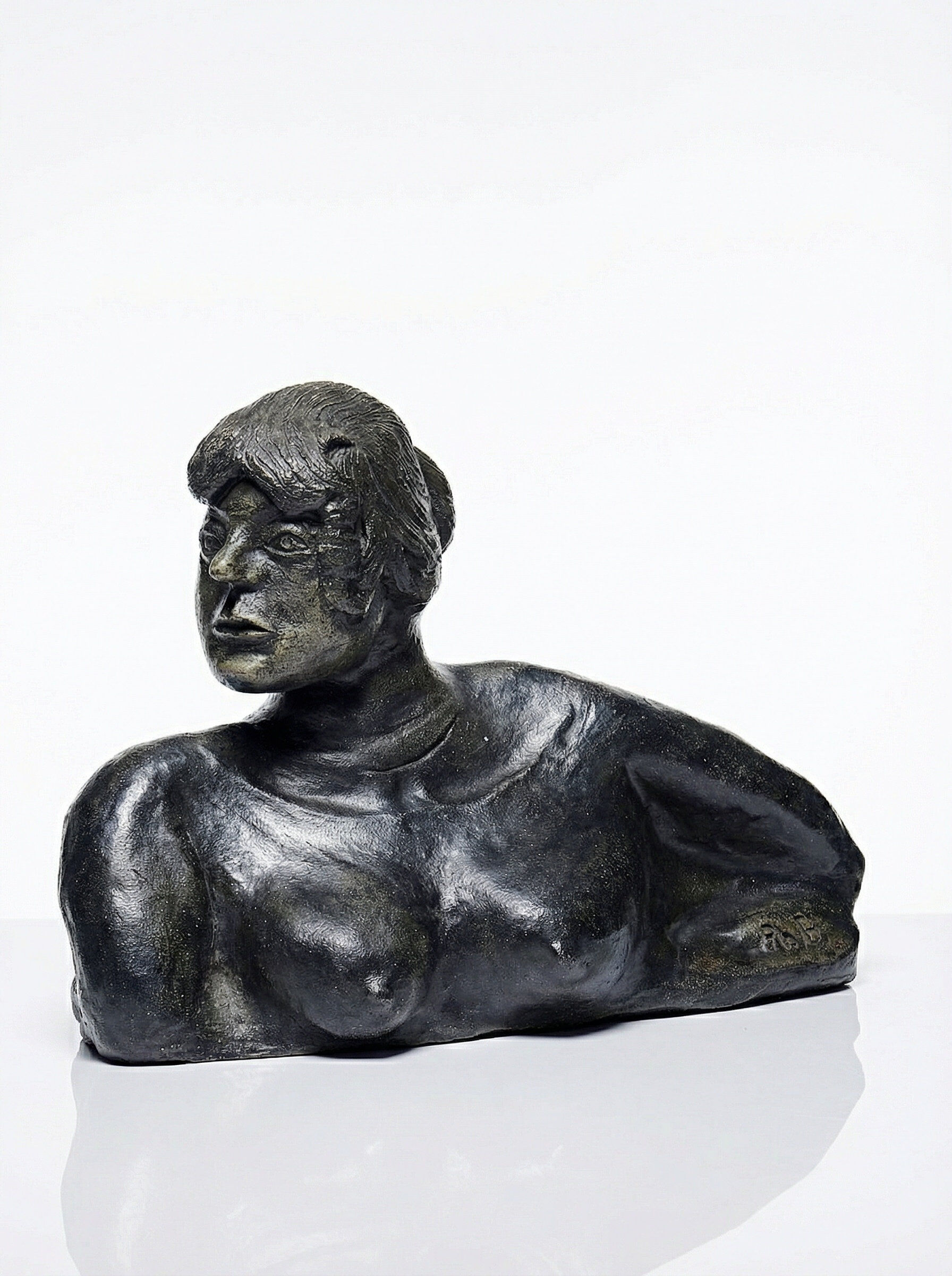 20th-century ceramic bust of a woman, art craft to be identified.