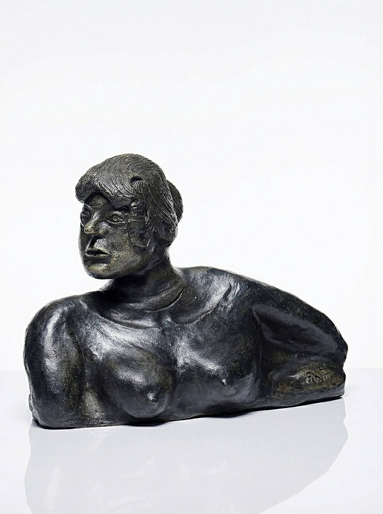 Buste de femme en céramique, XXème s.