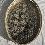 Oval Moroccan plateau engraved on a base 50x35.