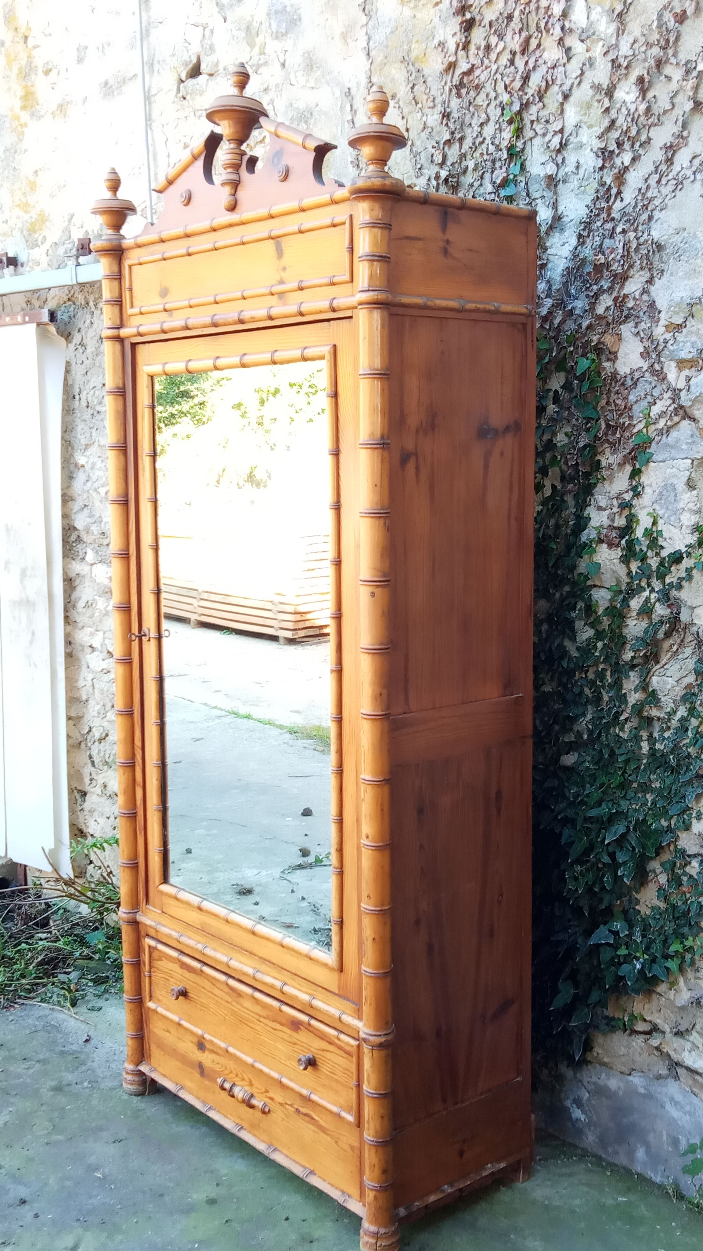 Early 20th century wardrobe in turned pine and pitch pine
