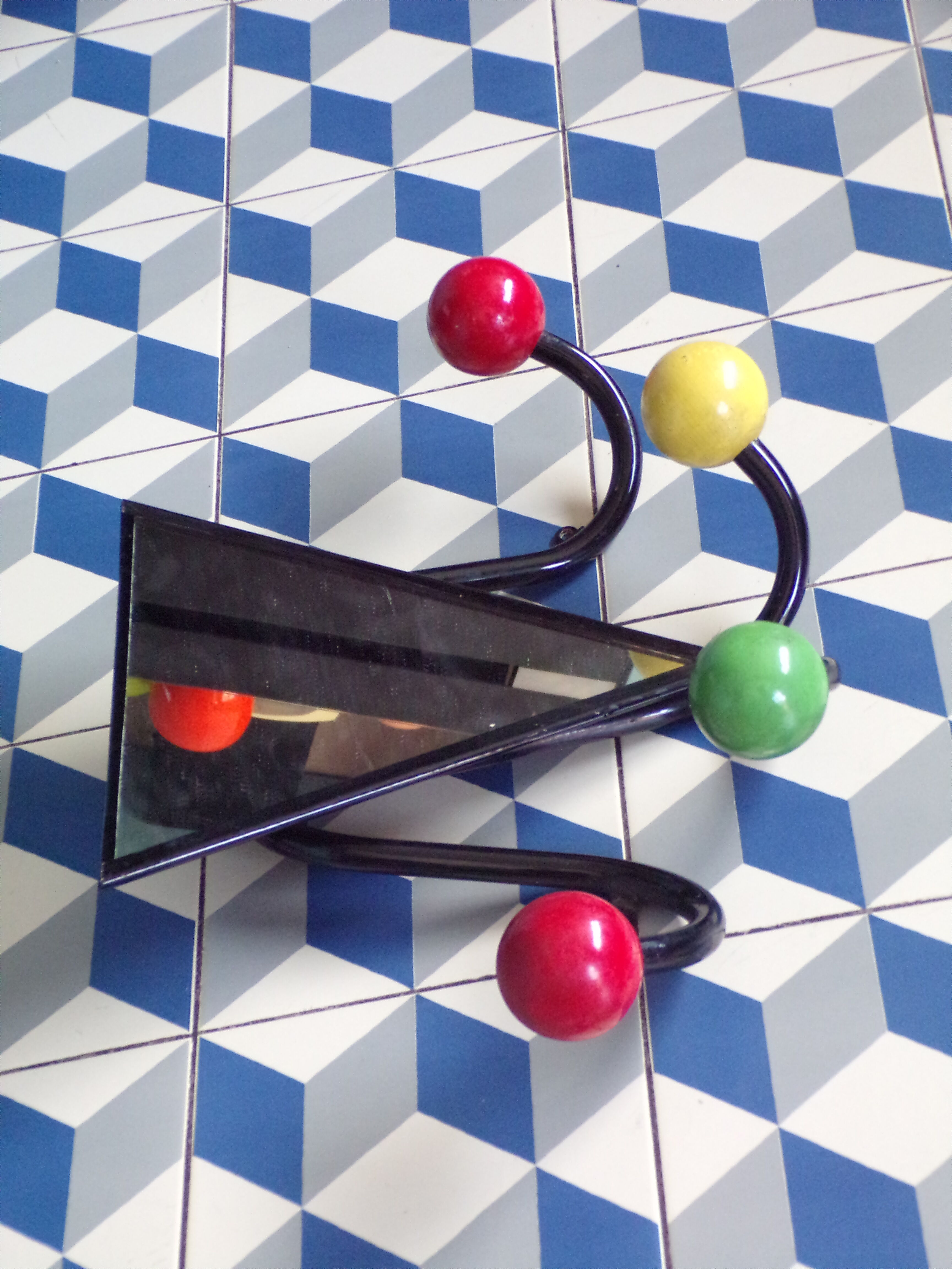 4-ball wooden holder with mirror