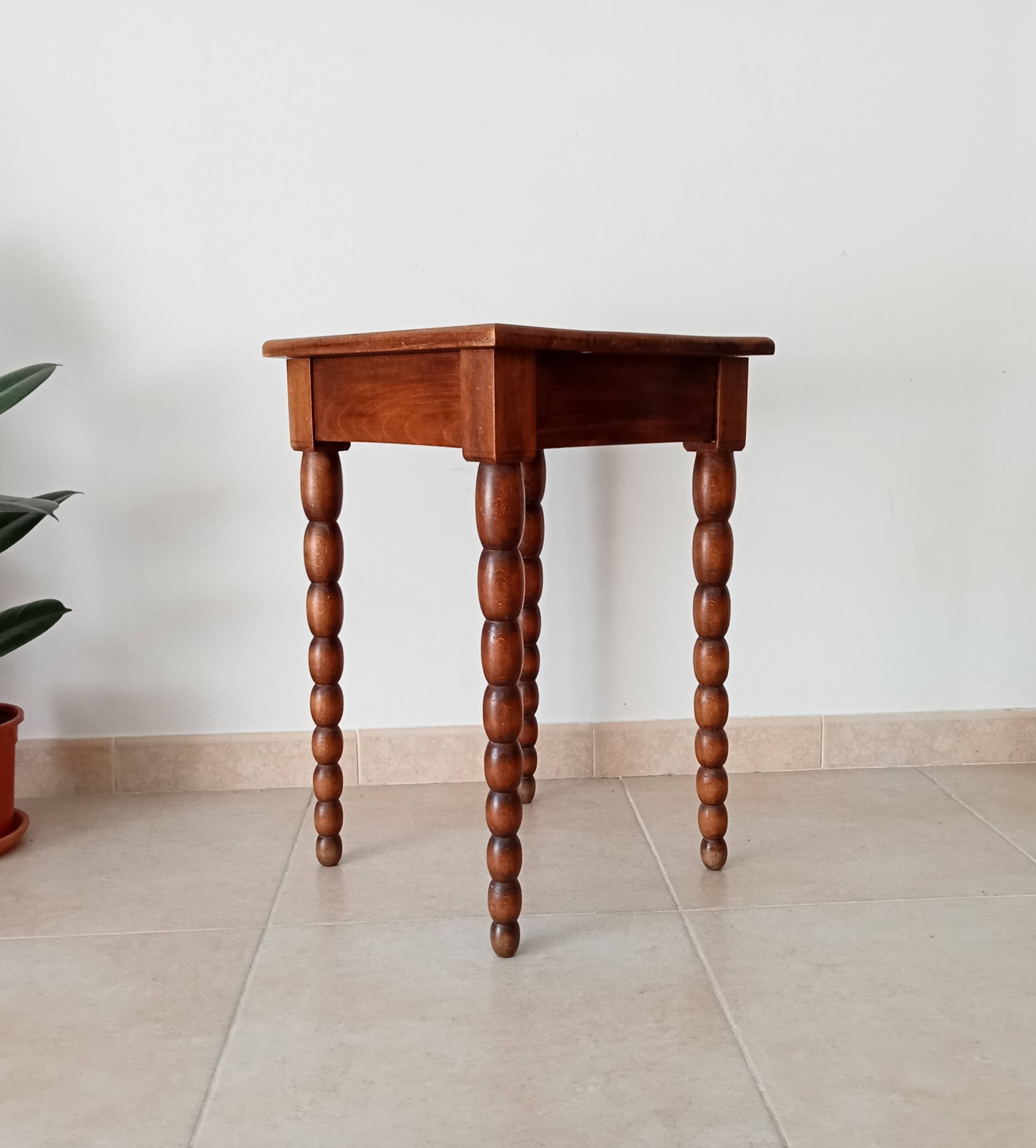Early 20th century side table in solid oak