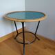 Table basse ronde en rotin et métal revisitée