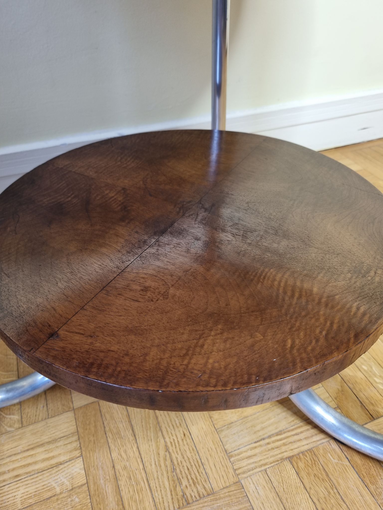Modernist side table "Bauhaus" in veneer wood and curved tubular steel, 30s
