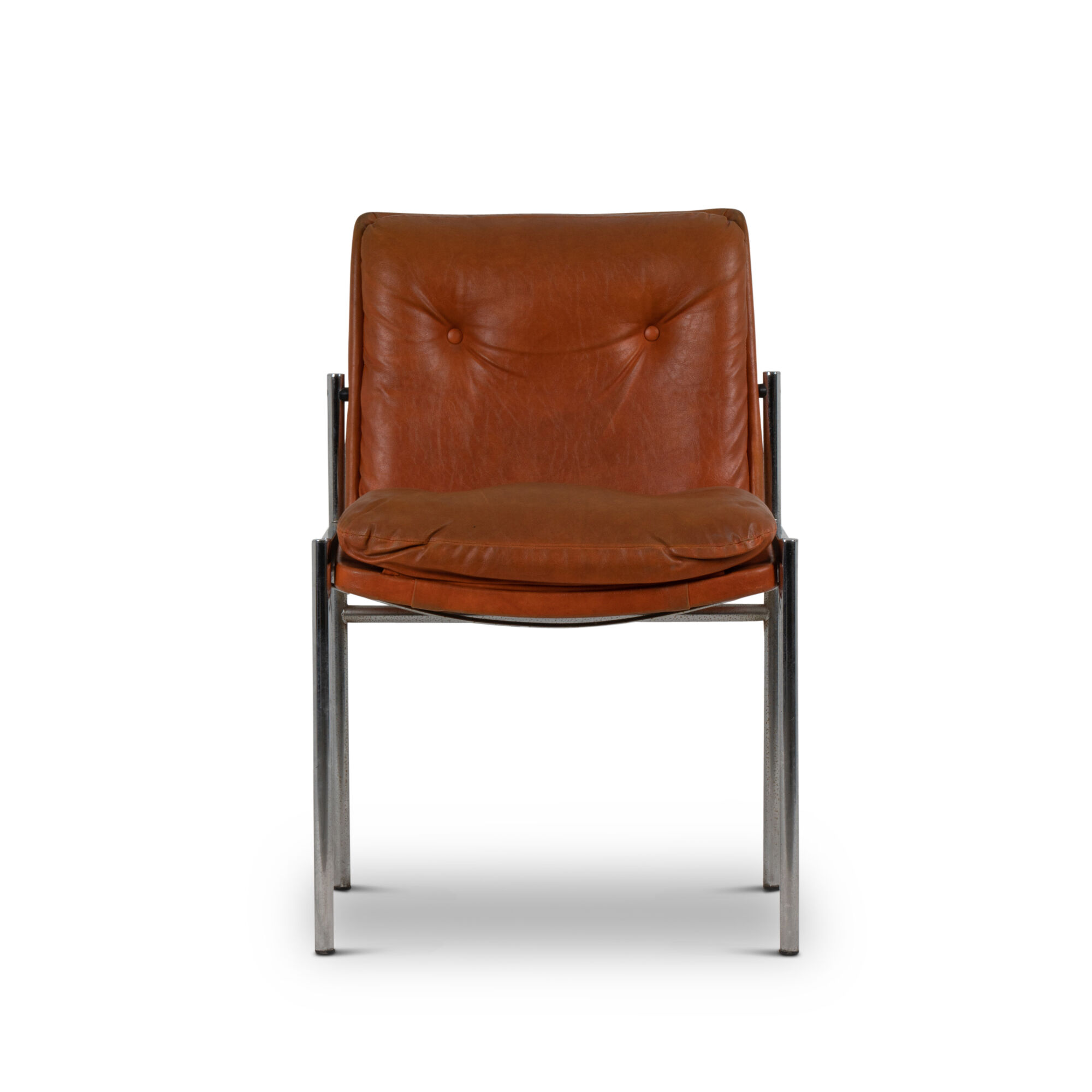 Série de douze chaises en cuir et métal chromé, années 1970