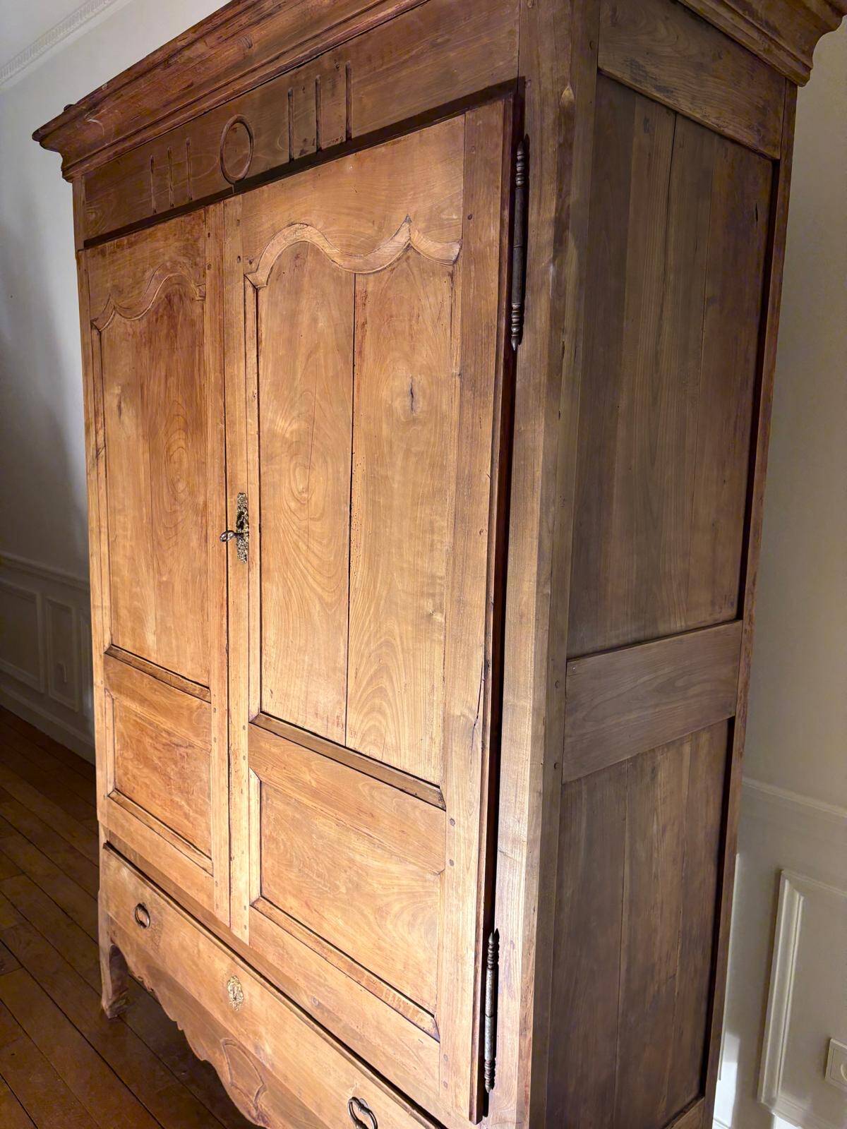 Antique solid wood wardrobe (oak)