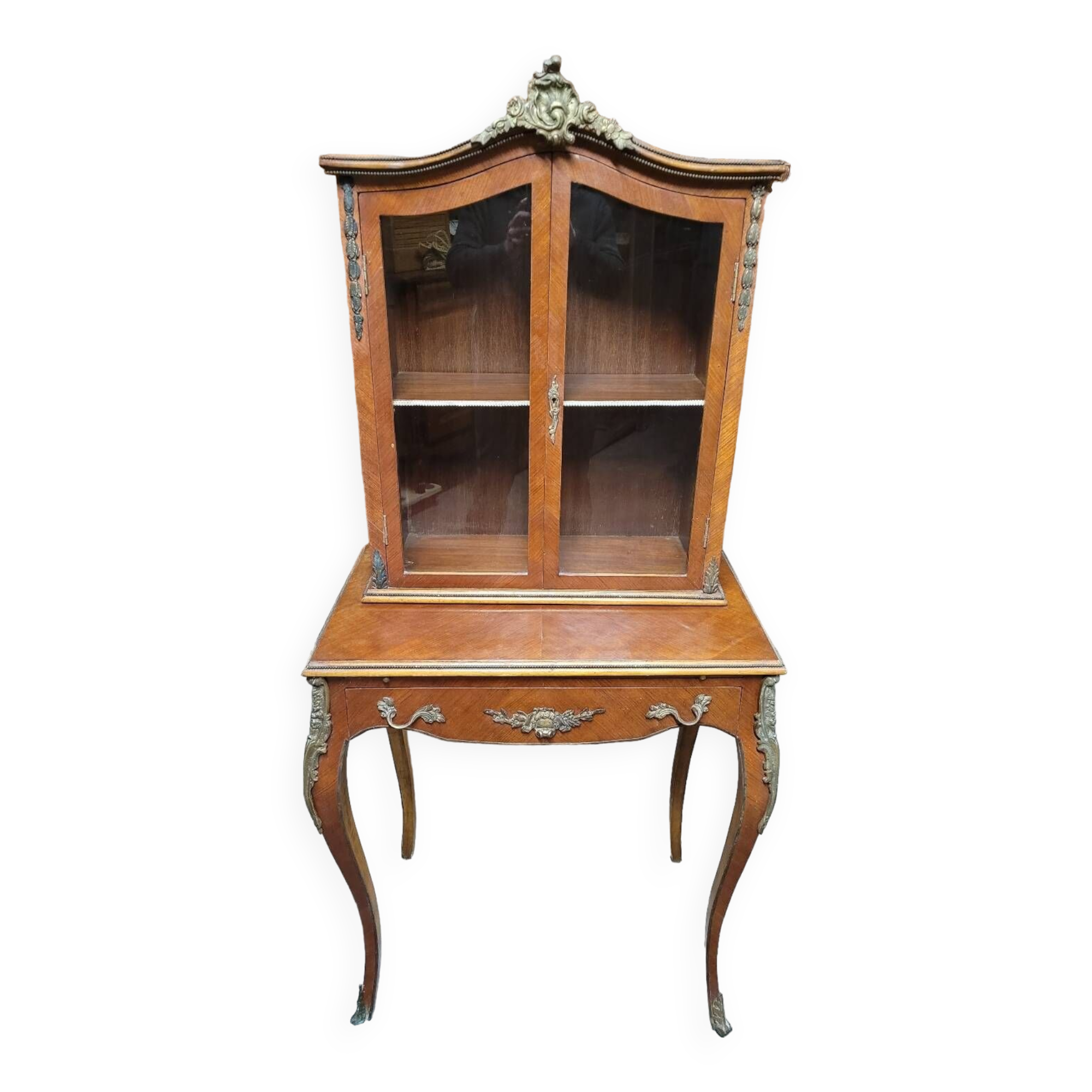 Louis XV bonheur du jour in rosewood marquetry decorated with bronze.