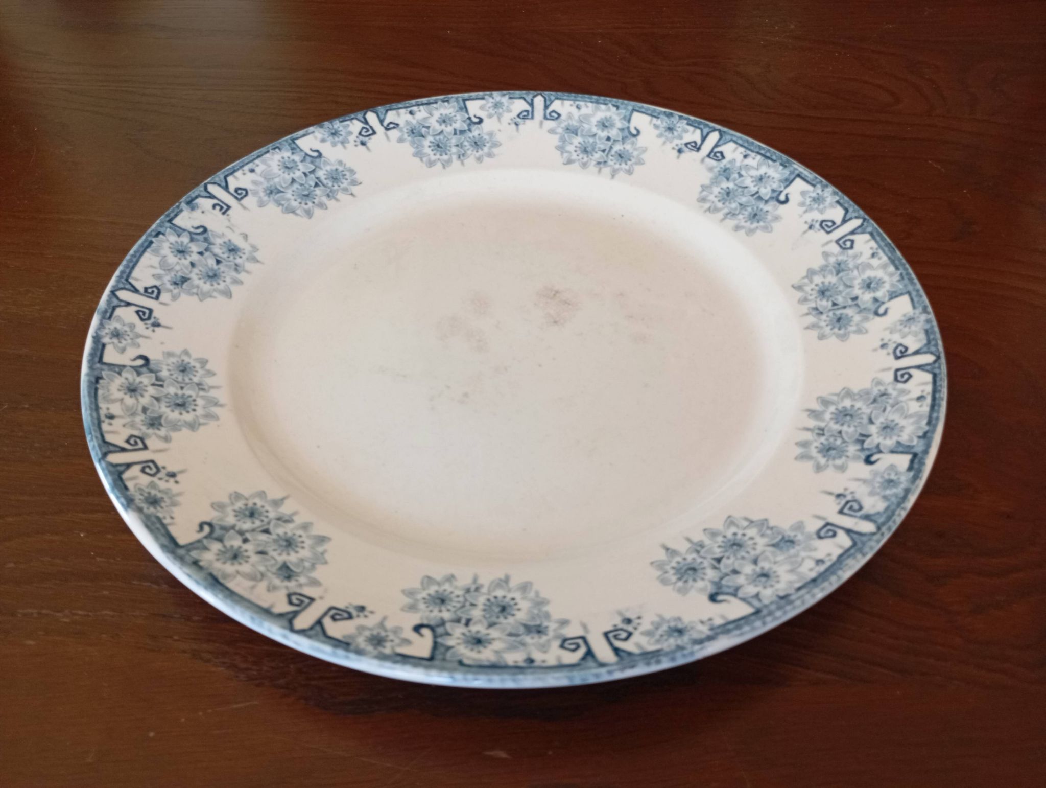 Plat à gâteau en terre de fer Longwy "Marguerites"