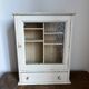 Armoire à pharmacie dans sa patine