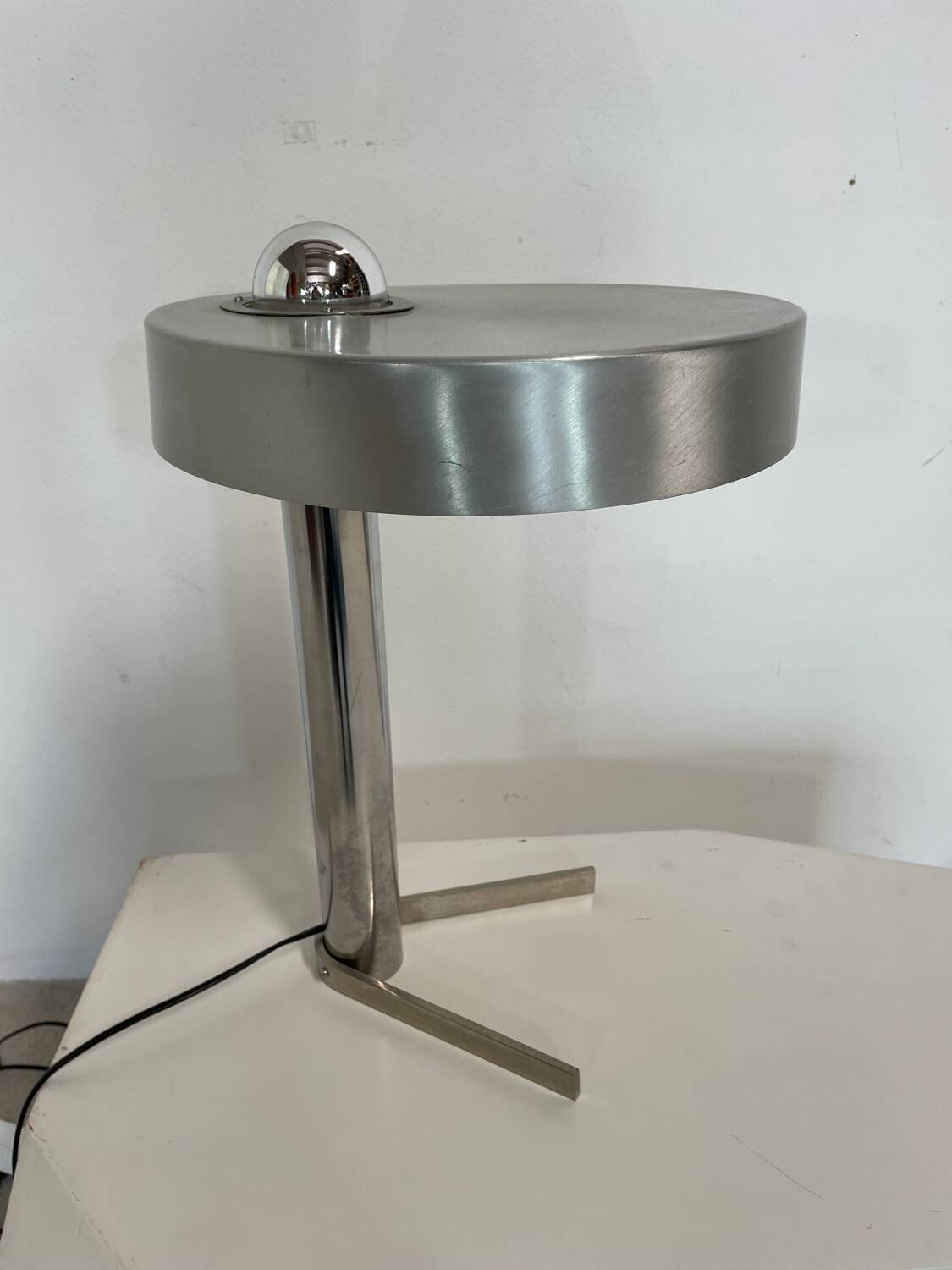 Vintage metal boomerang foot desk lamp