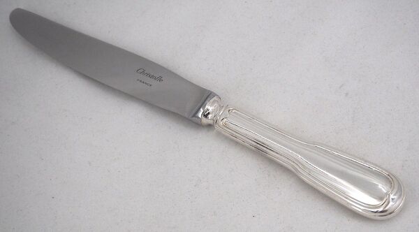 Christofle modèle Chinon, 10 couteaux de table, dont 9 intacts sous blisters scellés.