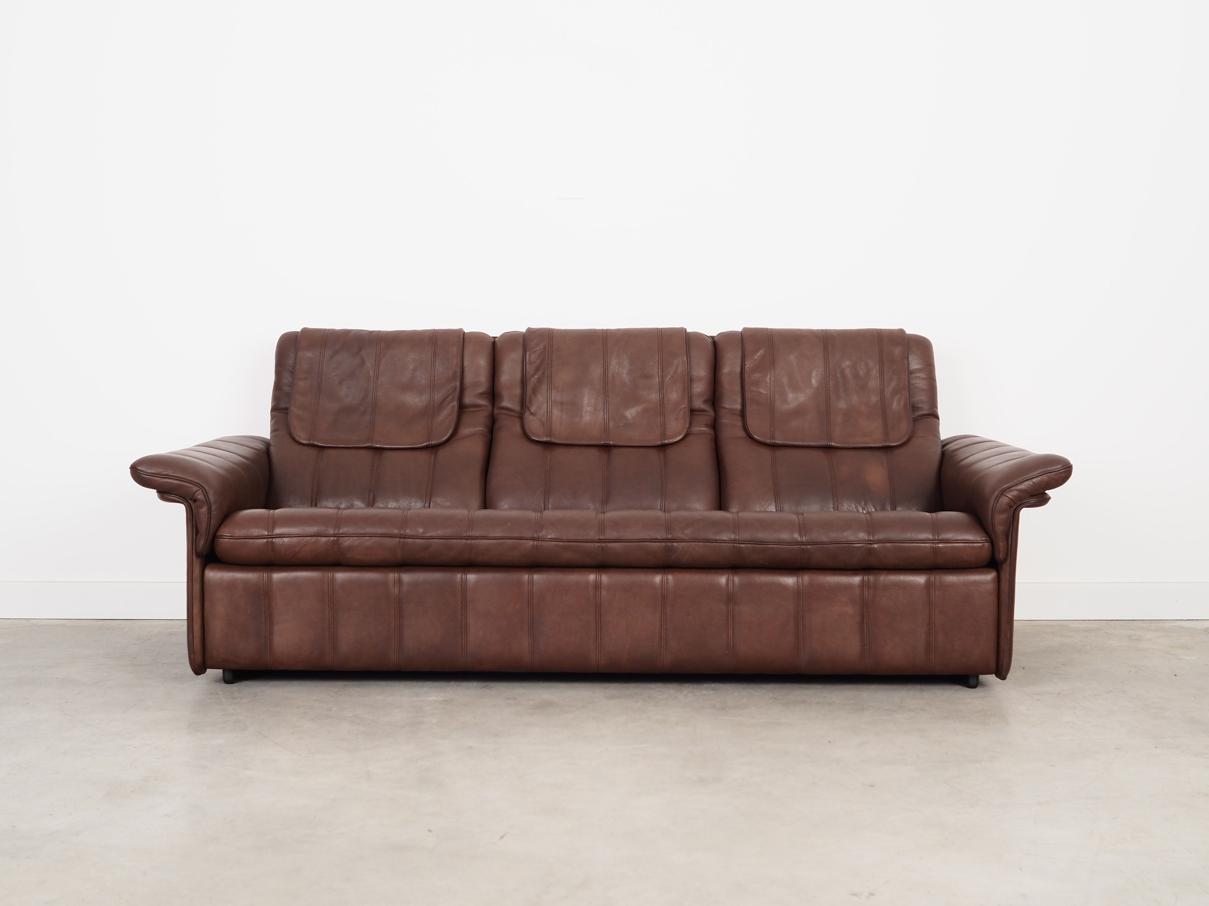 Canapé en cuir marron, design suisse, années 1970, fabrication: De Sede