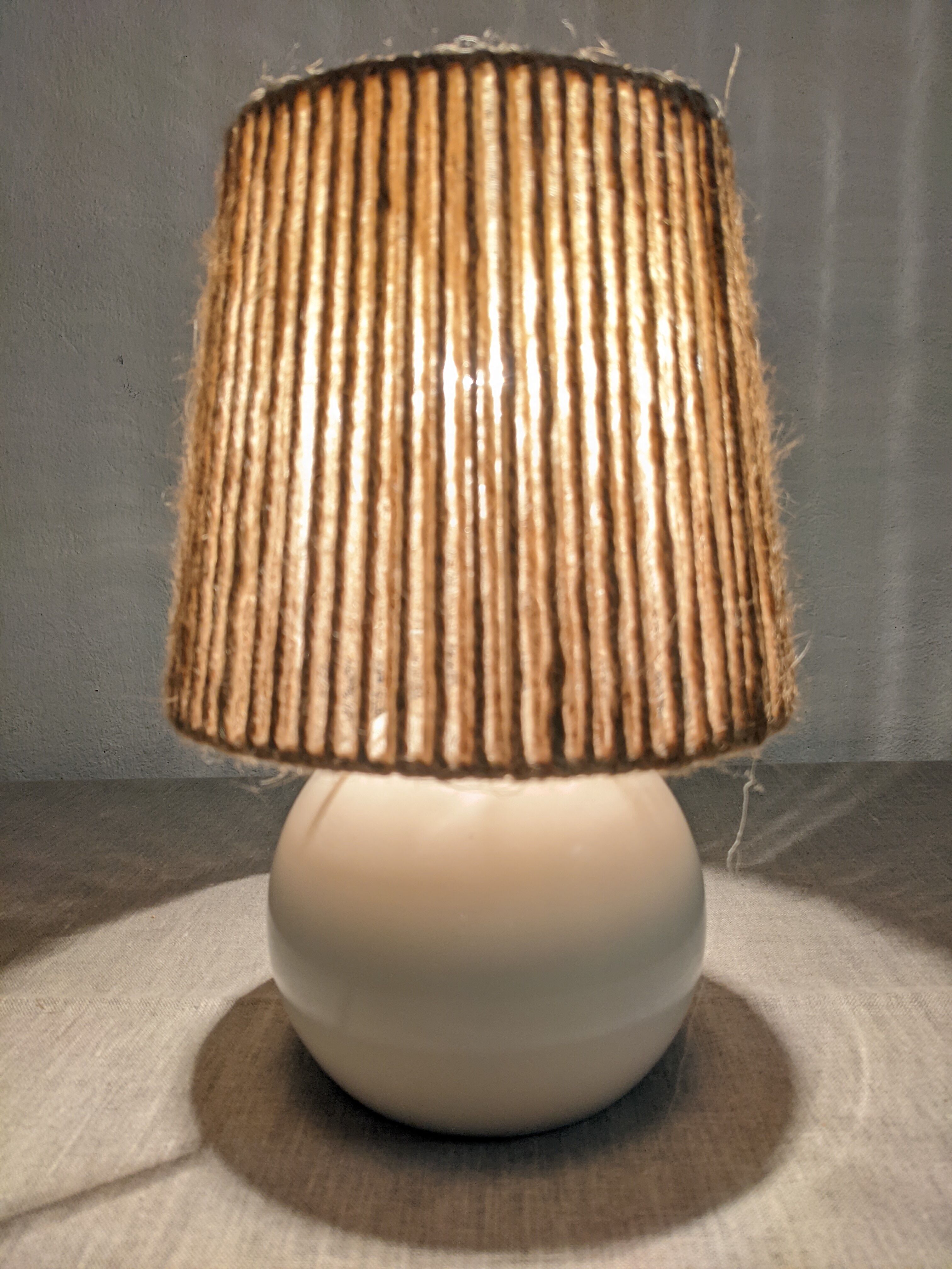 Lampe boule vintage métal et corde de jute