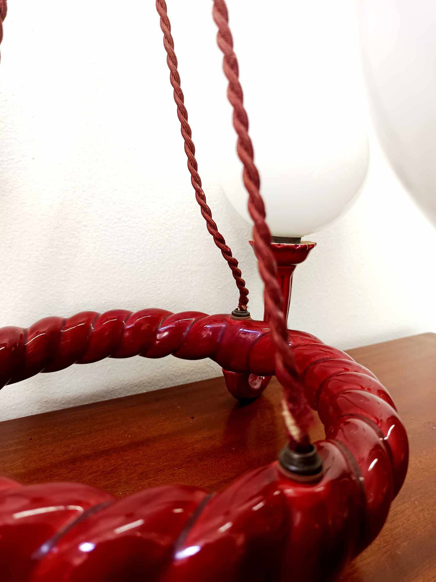 Chandelier in burgundy ceramic and white opaline
