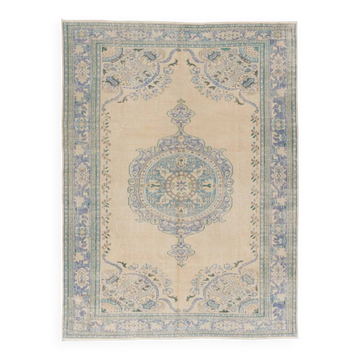 Tapis en laine vintage unique en son genre. Tapis turc noué à la main pour décoration de campagne, ferme.