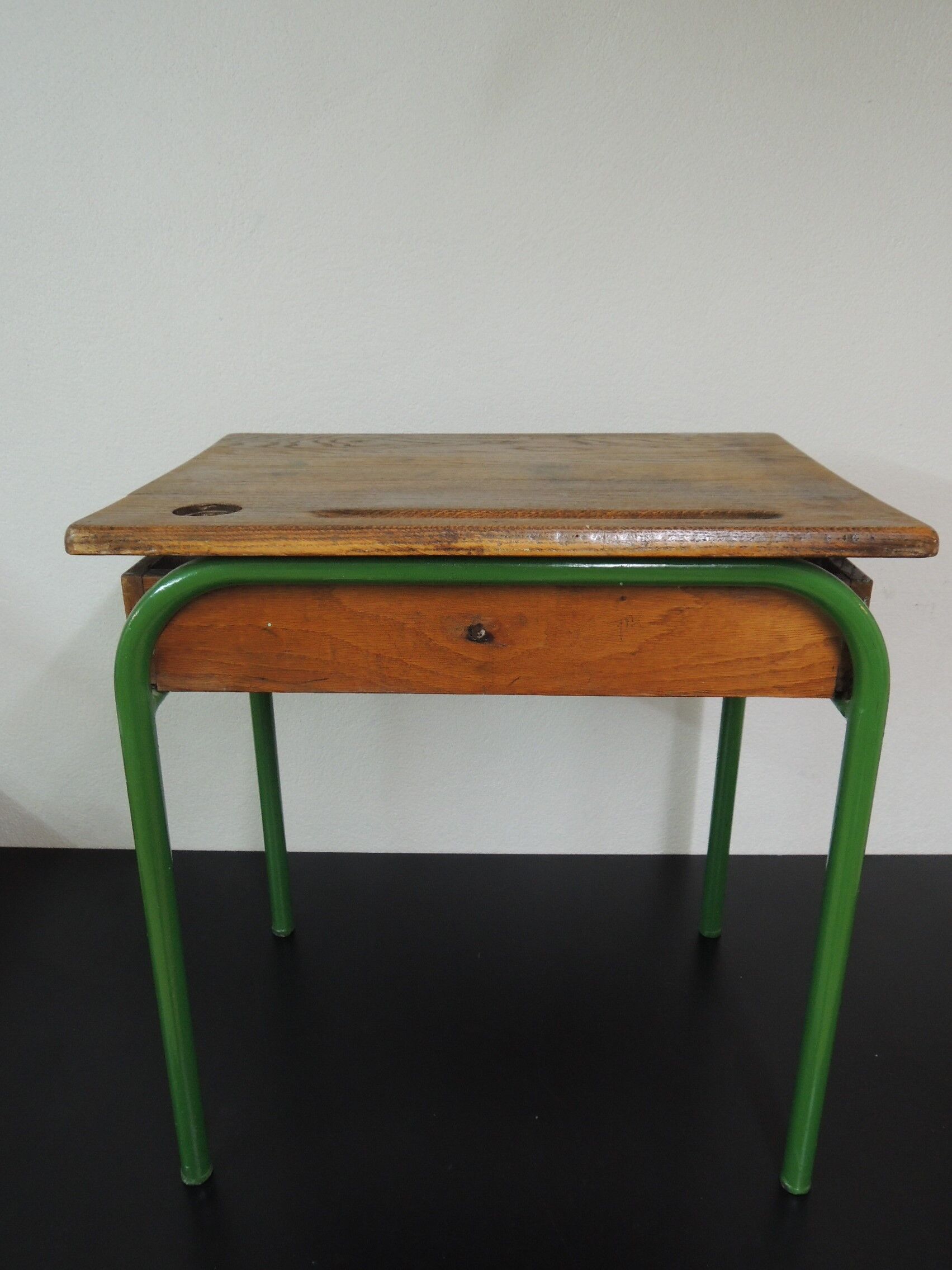 Maternal school desk