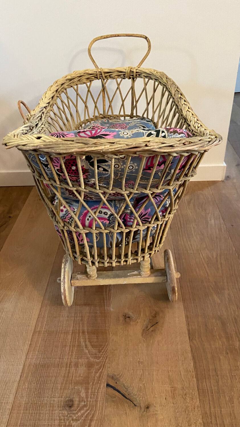 Cradle for vintage rattan doll