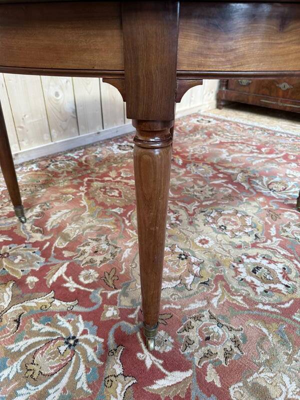 Table à manger ronde en acajou de style Louis XVI 230 cm