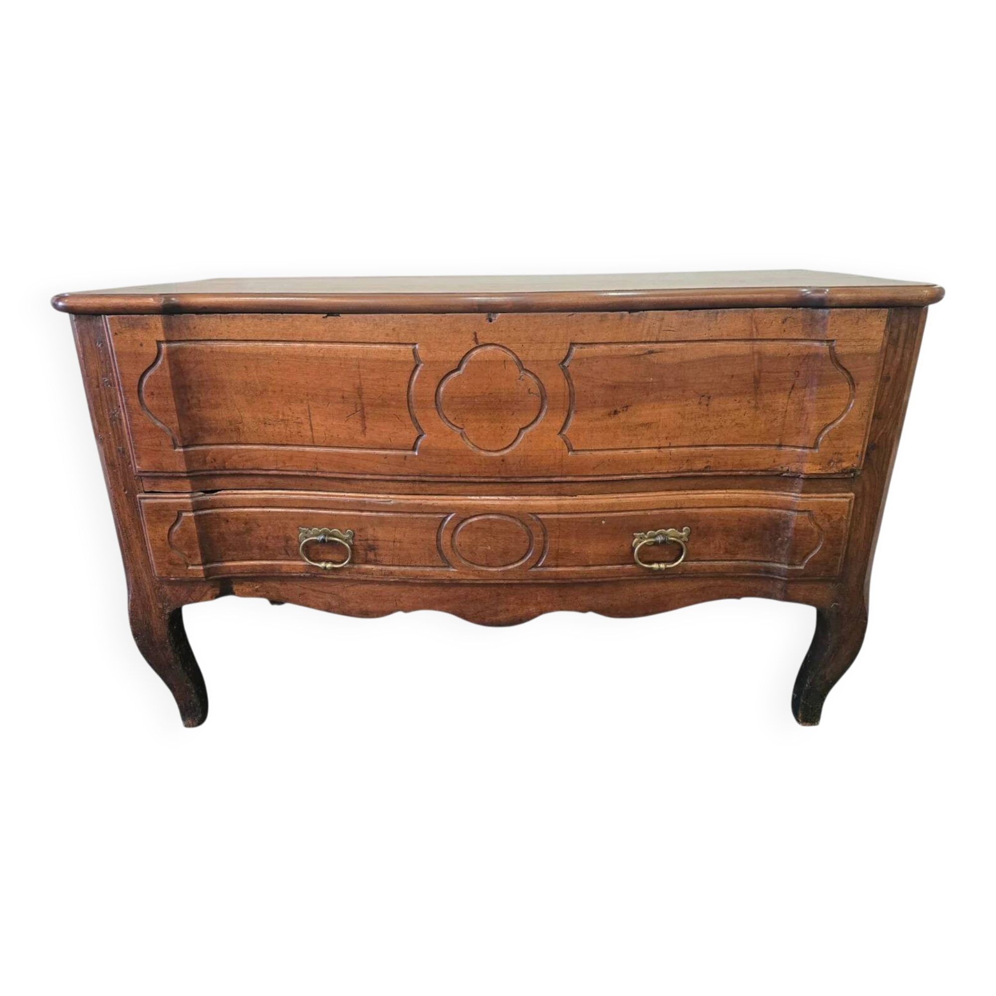 Regional walnut commode, Louis XV style – late 18th / early 19th century