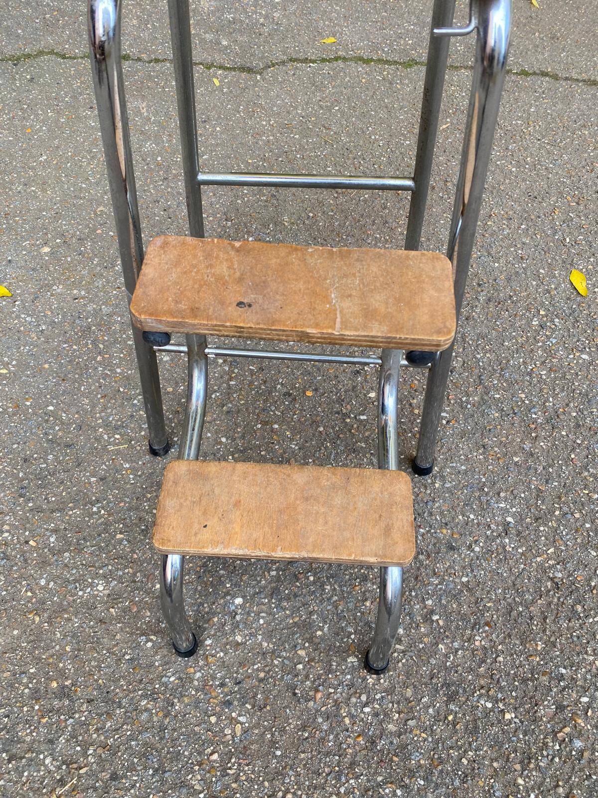 Tabouret escabeau pliable en formica bleu