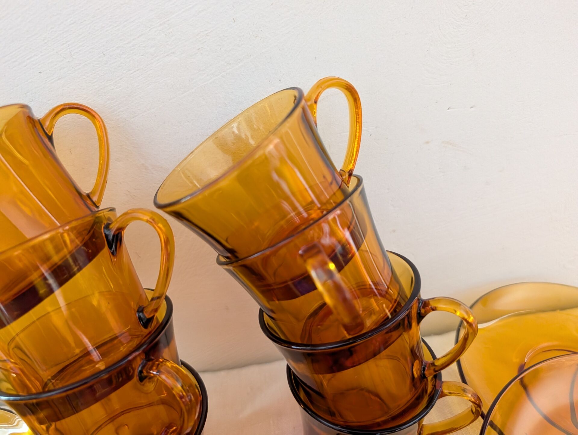 8 Duralex amber glass cups and saucers – France, 1970s