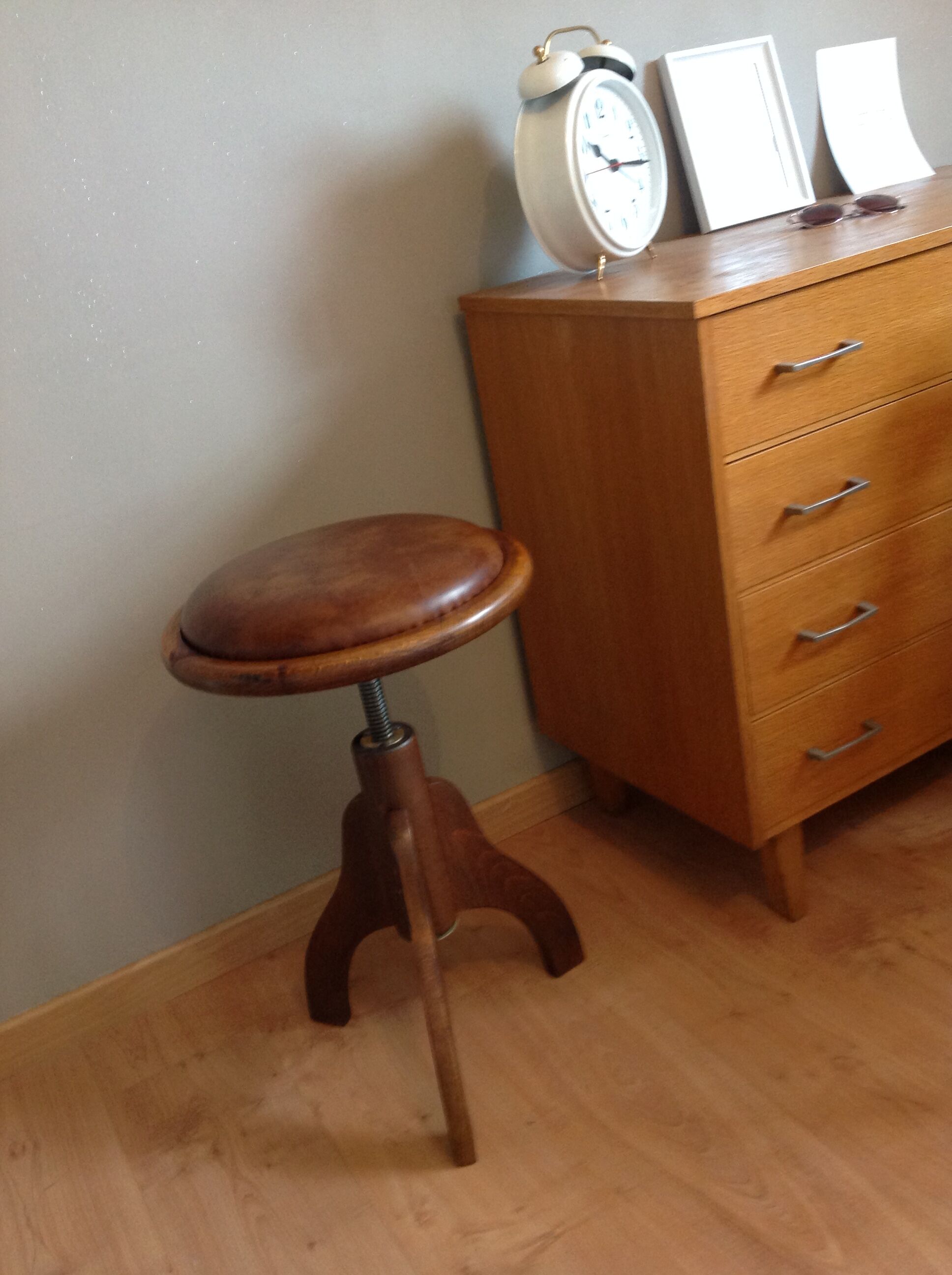 Old piano stool tripod feet / vintage 60s-70s
