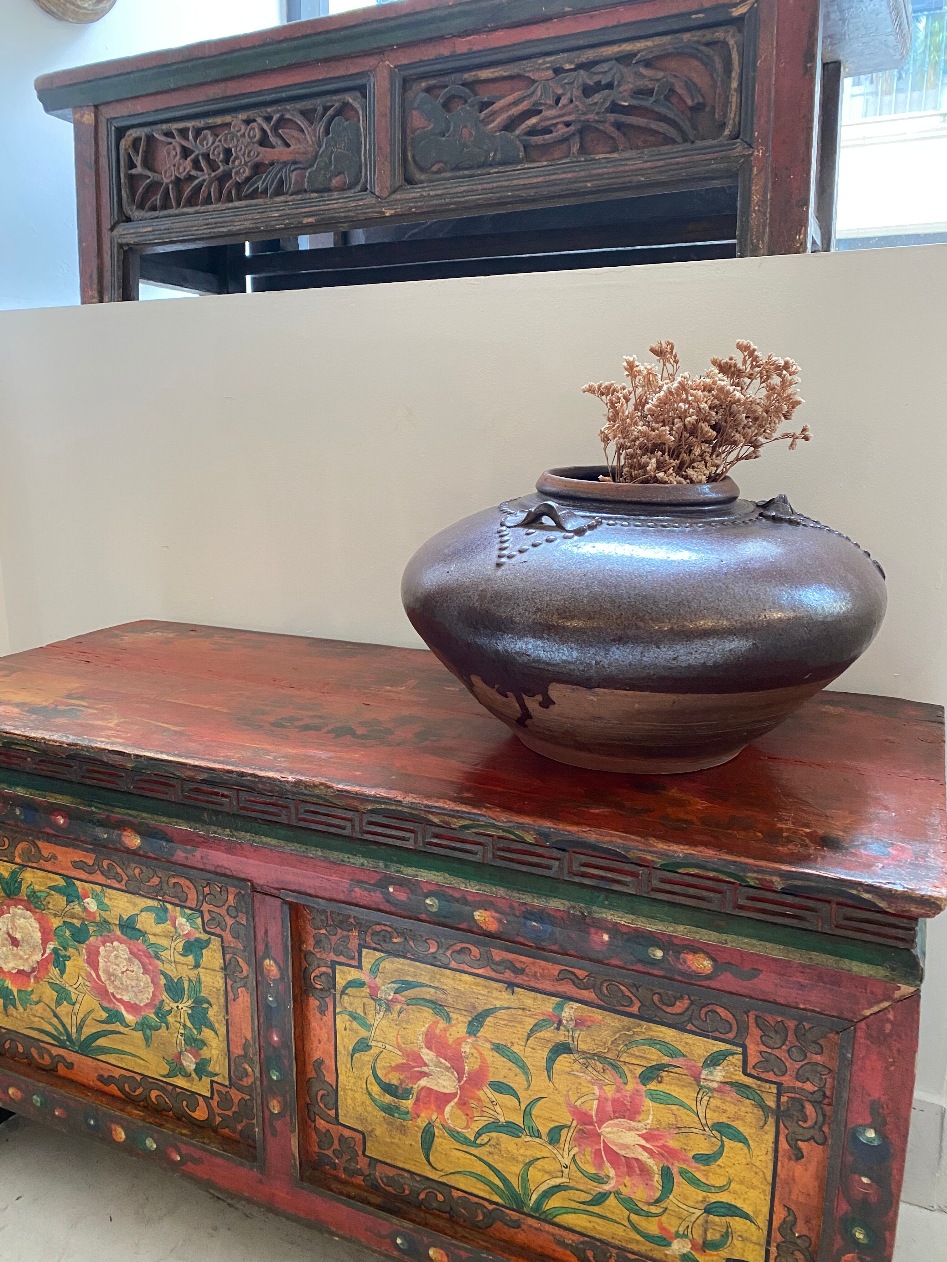 Tibetan wooden chest with polychrome decoration XIXEme