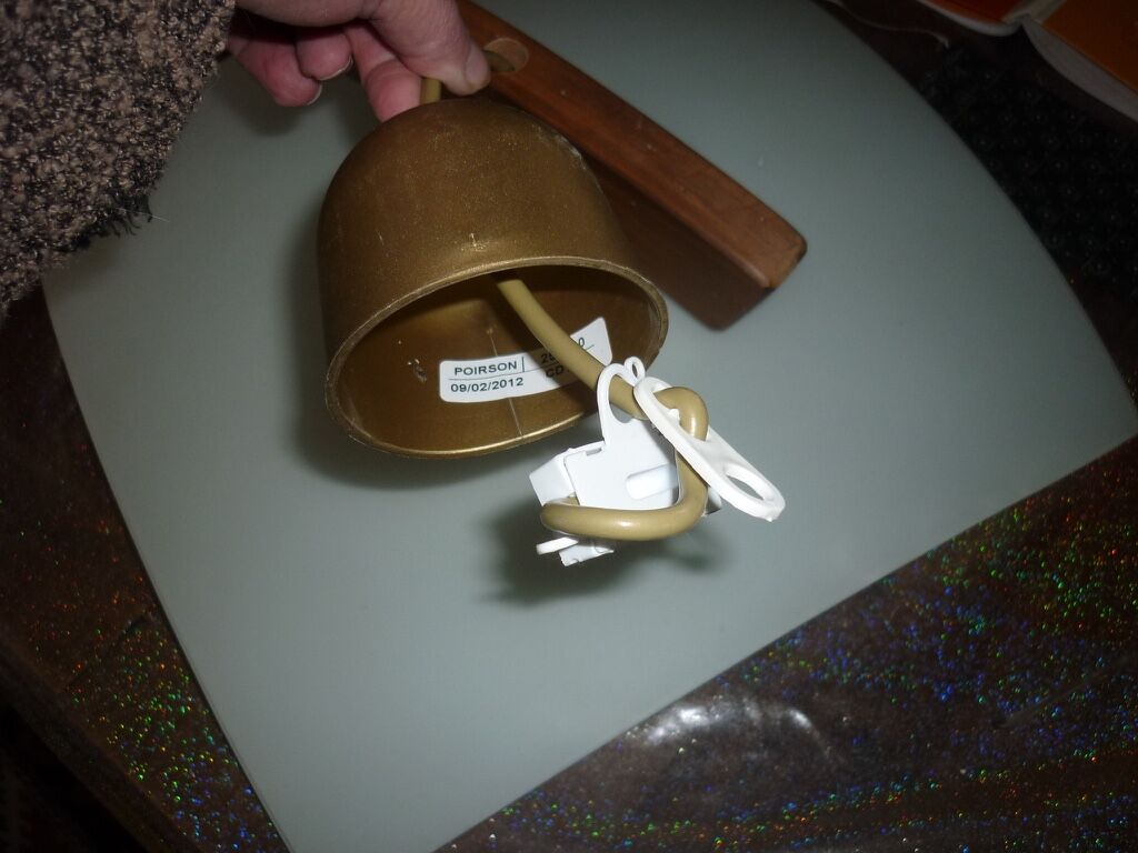 Modern graphic pendant lamp in opaque glass and wood