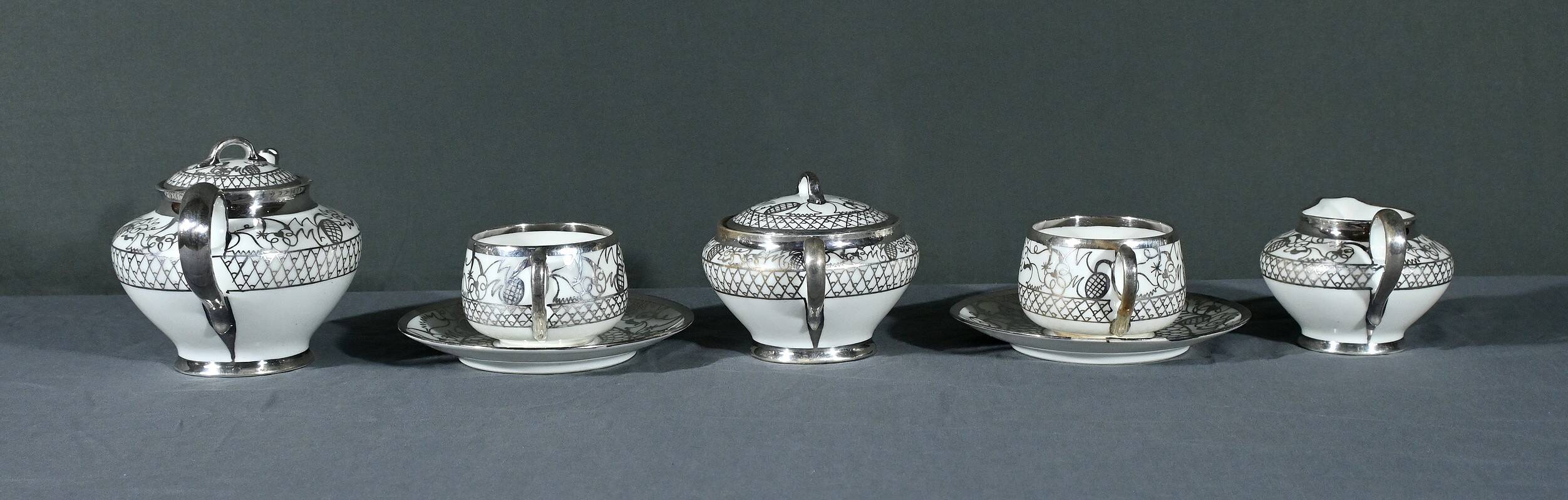 Limoges Porcelain Tea Set, “Saint Graal” Model – Early 20th Century
