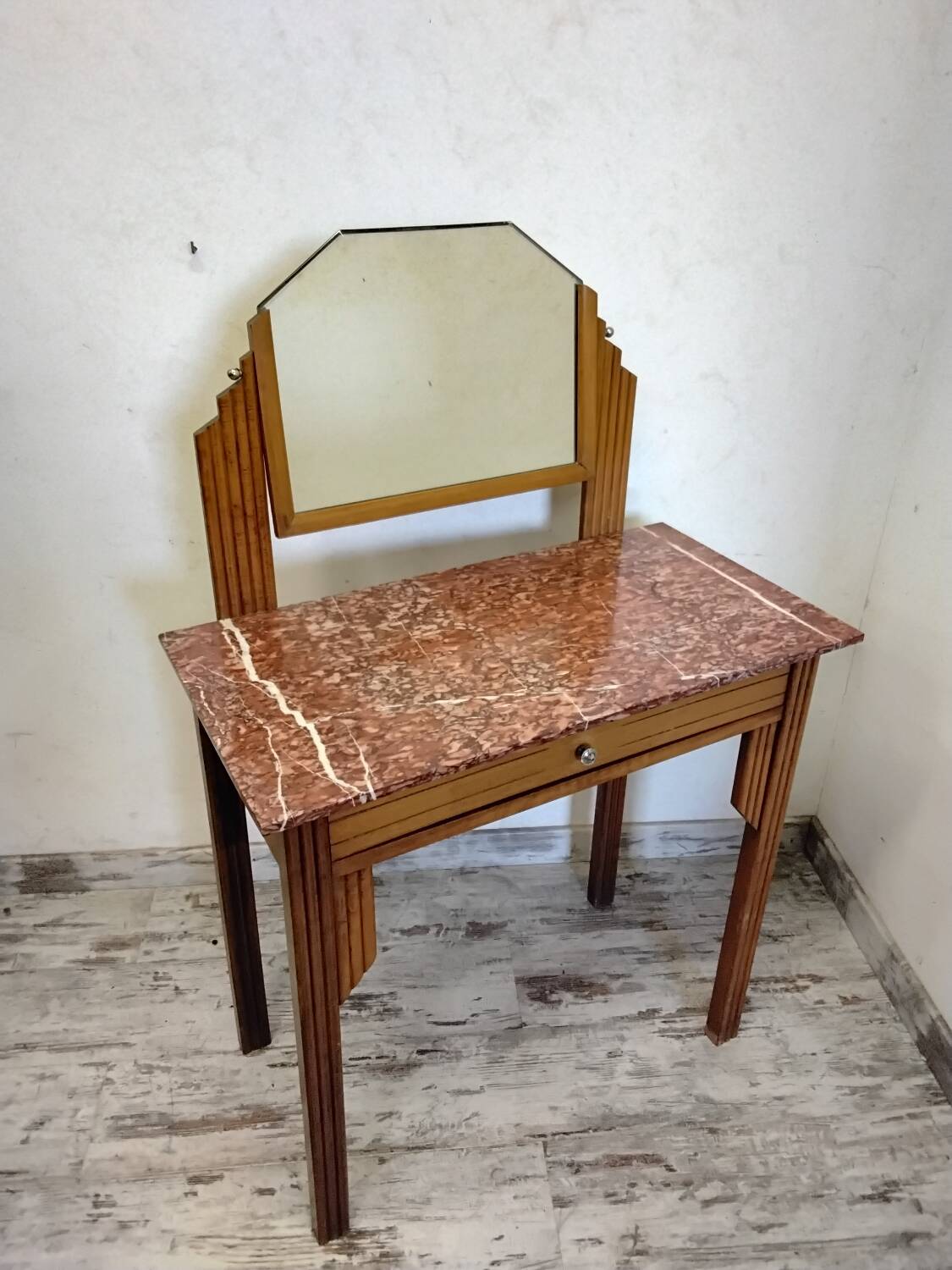 Art Deco Hairdresser