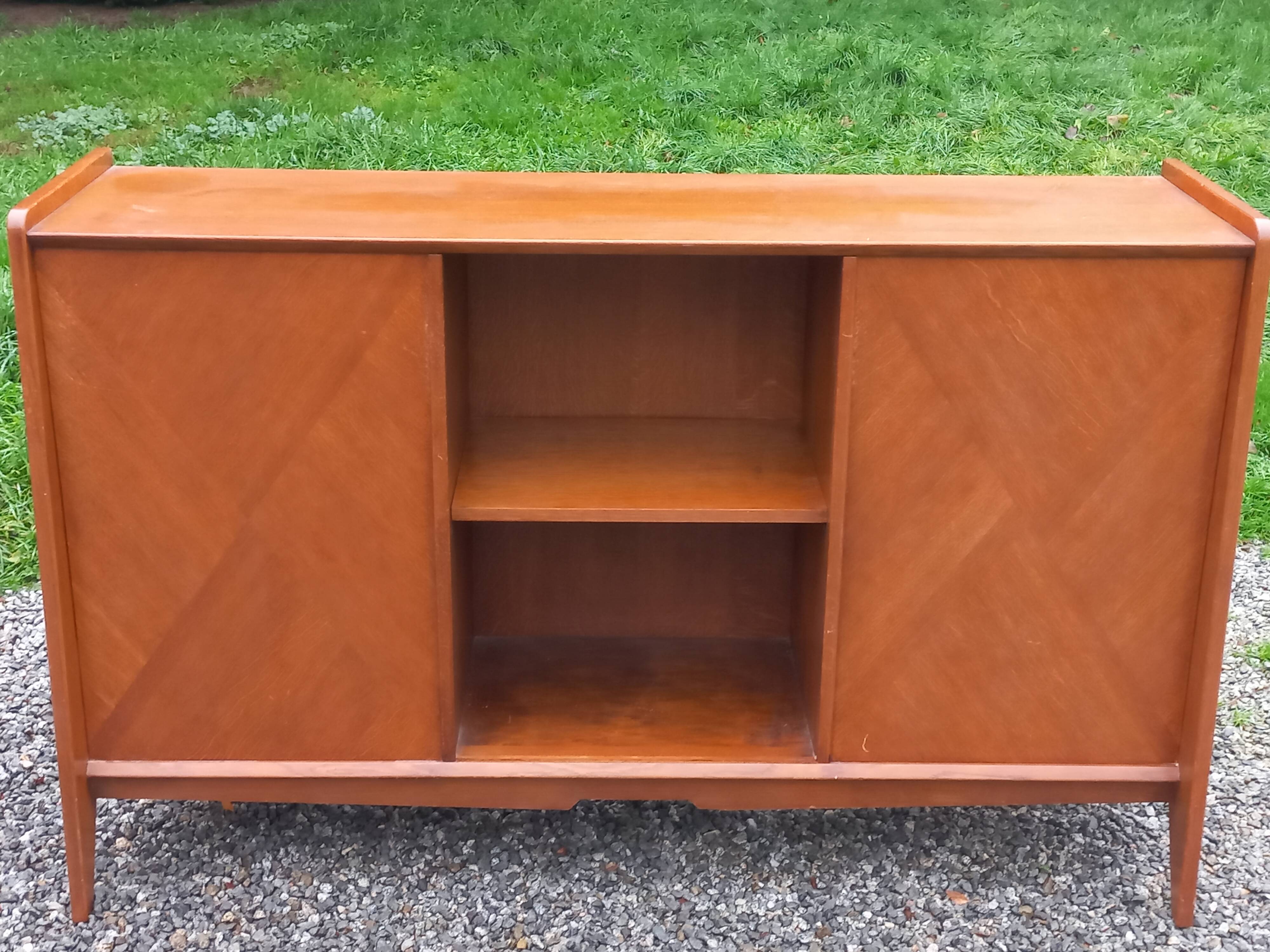 Enfilade vintage en chêne doré portes coulissantes pieds compas 1950