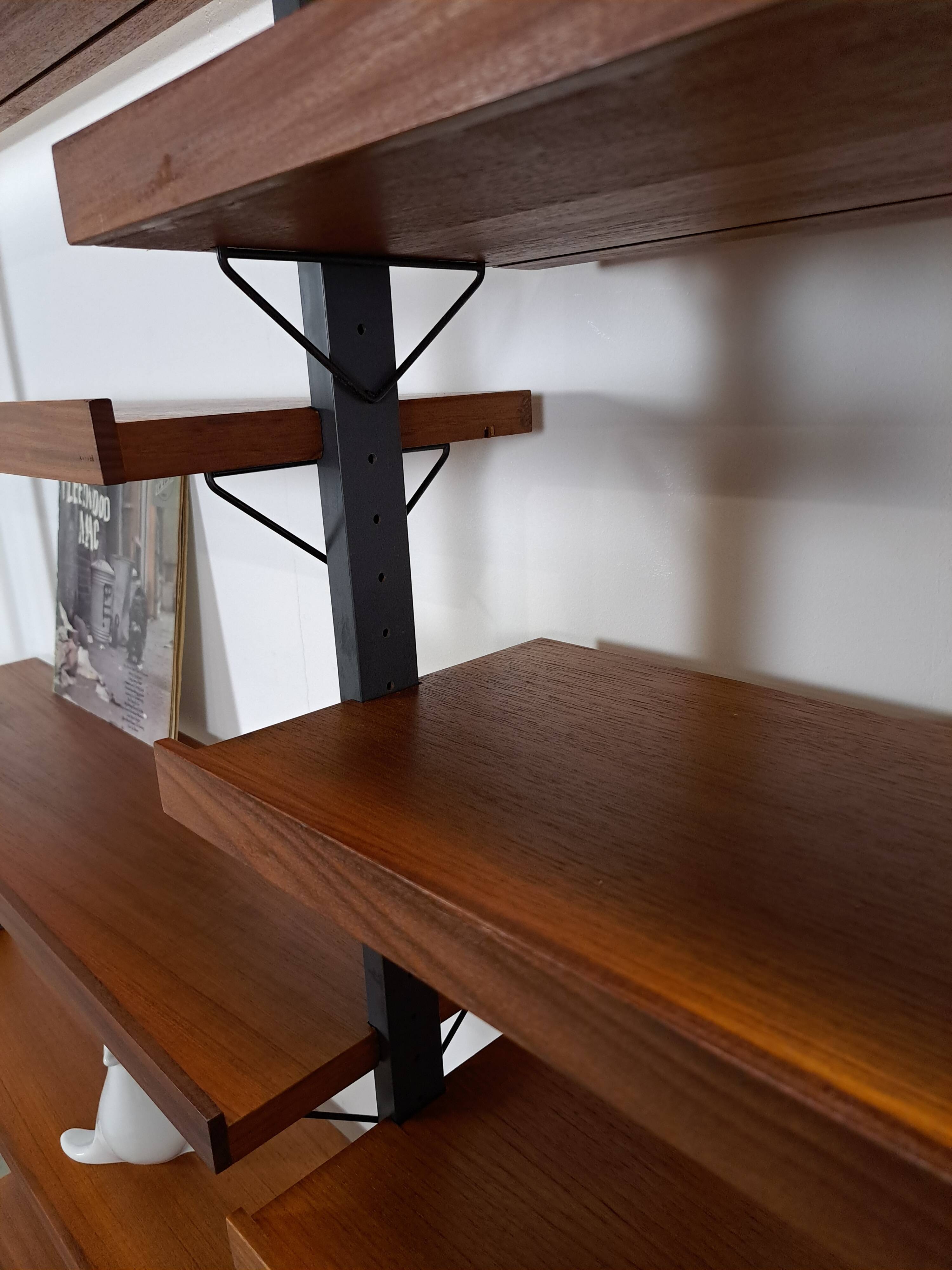 Mid Century Olof Pira Zweden teak modulair LP wandsysteem