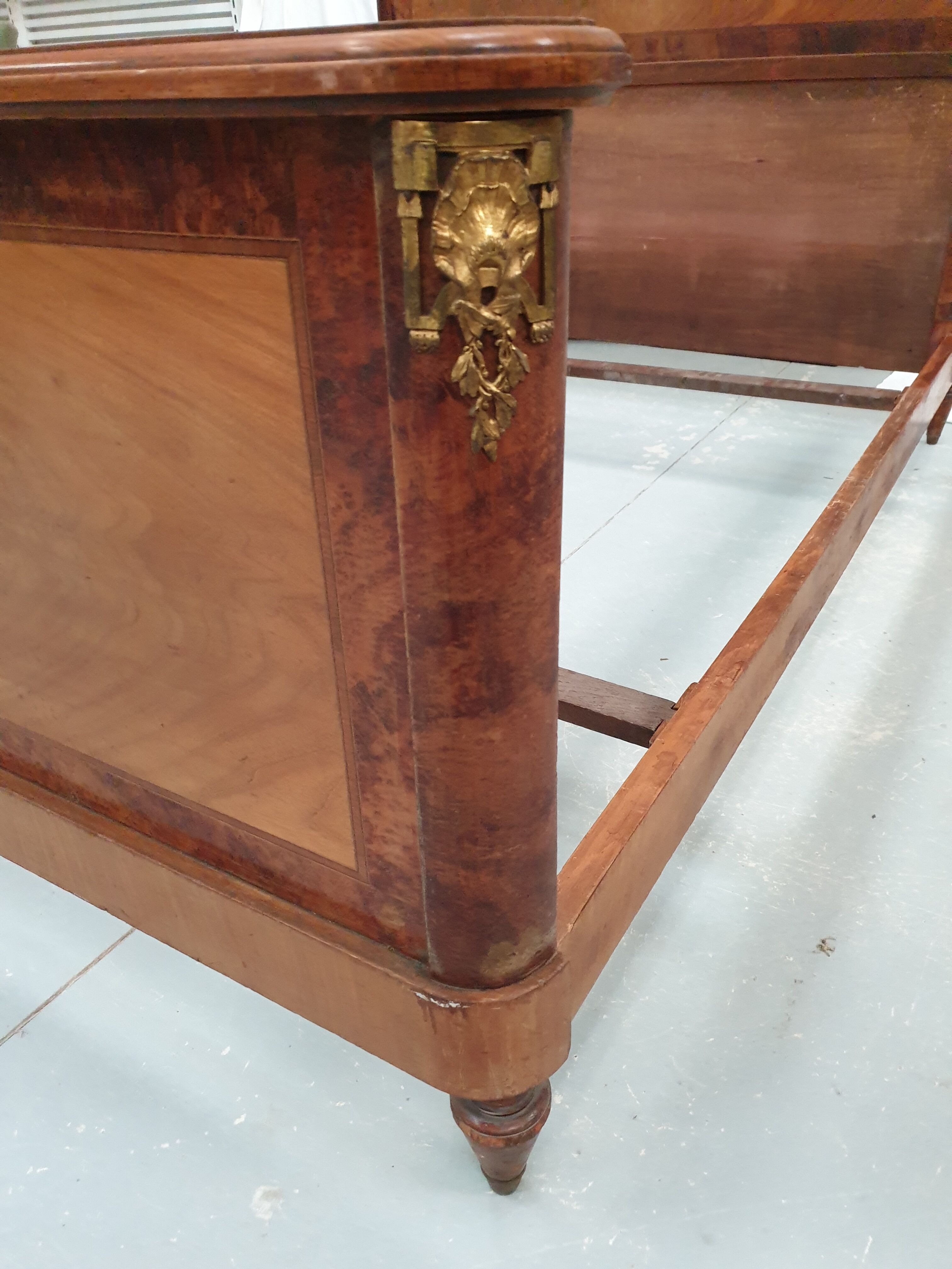 Bed style Louis XVI gilded bronze