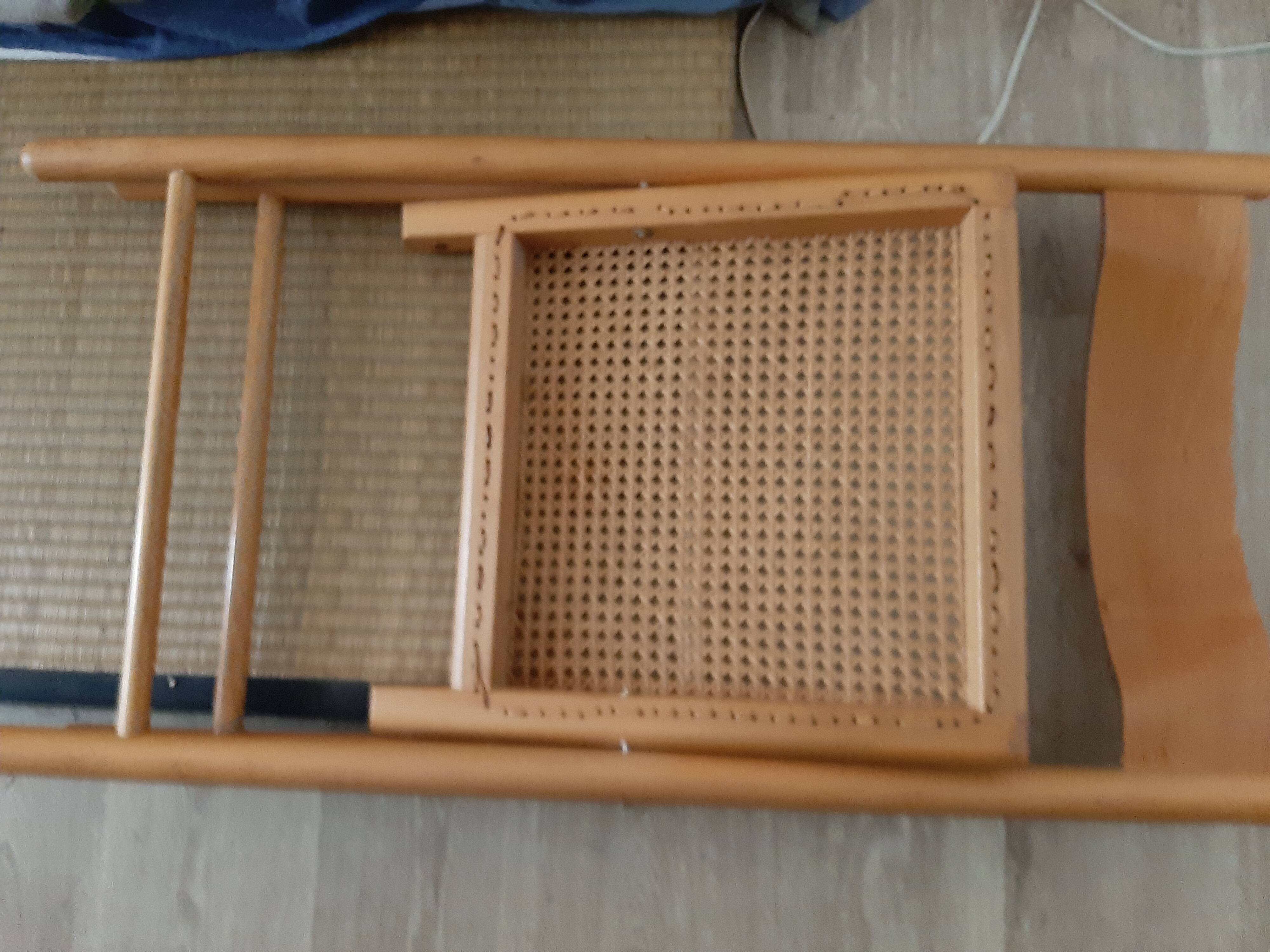 Folding chair in cannage