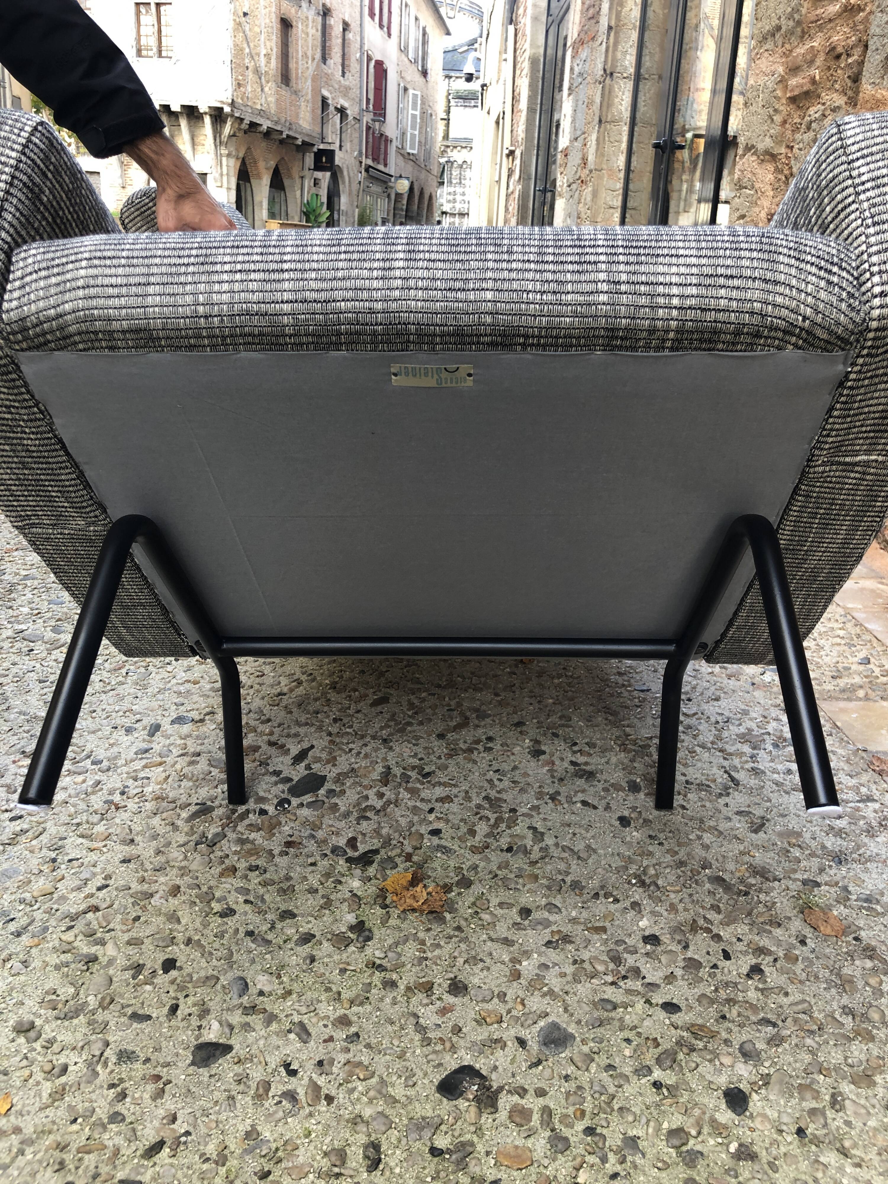 Paire de fauteuils 743 Joseph andré Motte Steiner