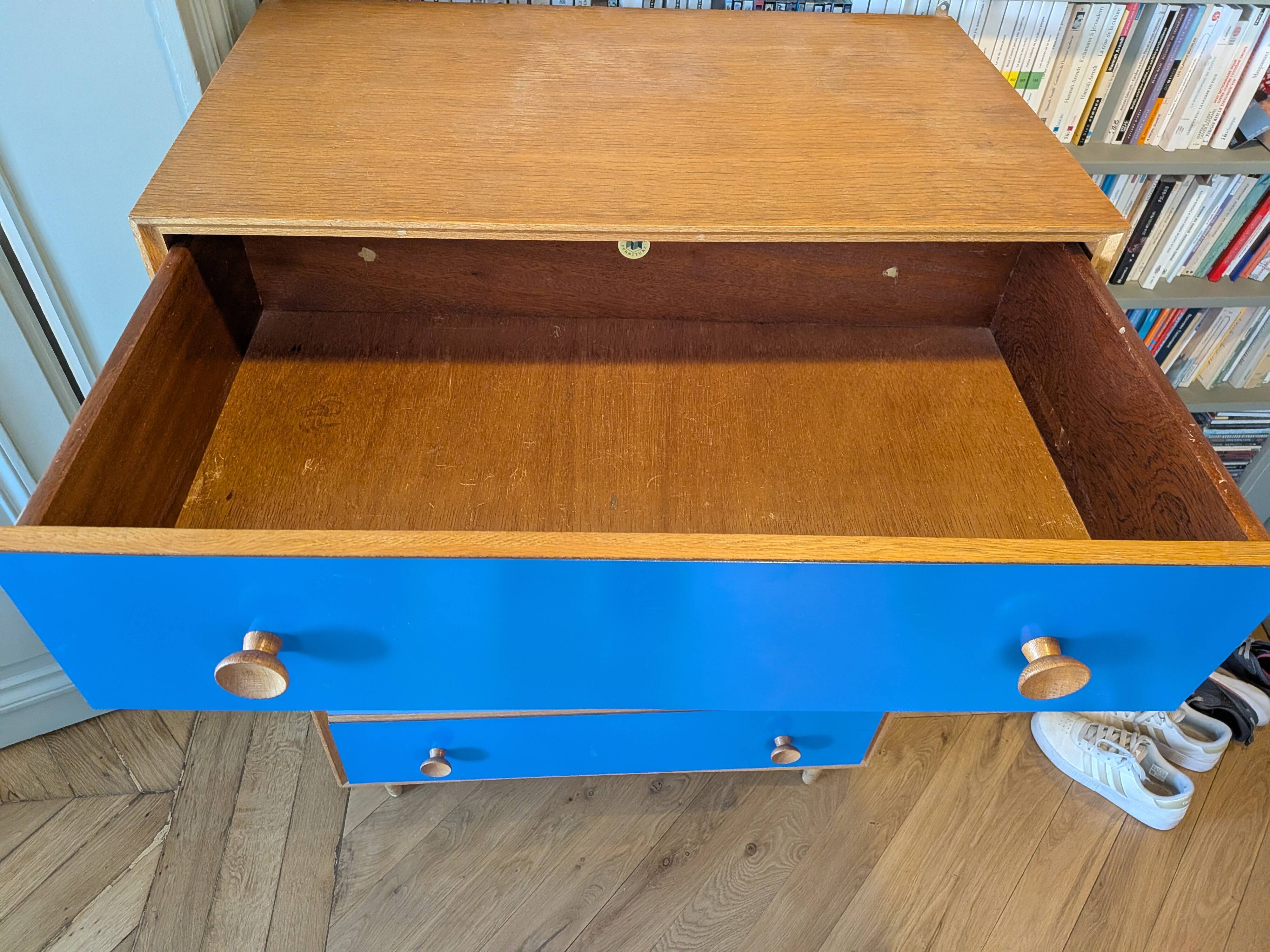 5-drawer wooden and formica chest of drawers Meredew Furniture
