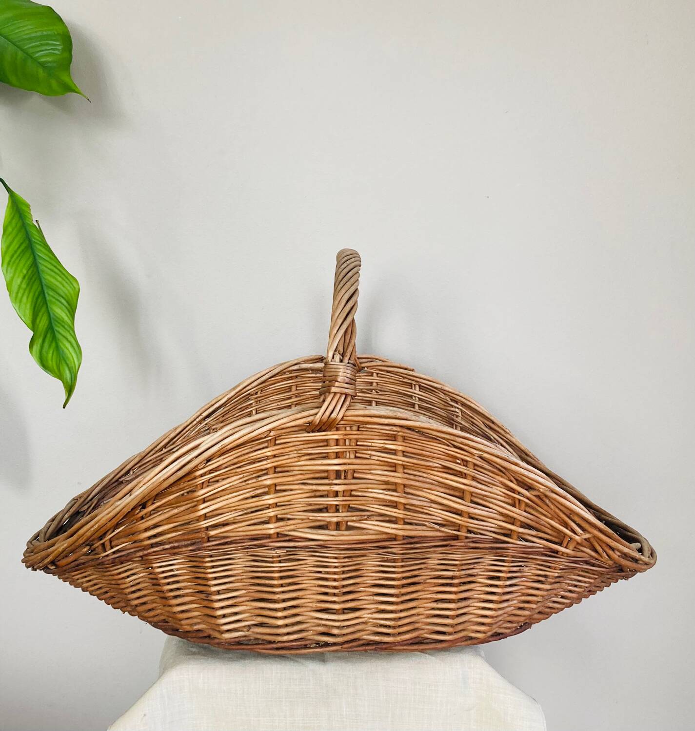 Wicker rattan log basket from the 1970s/80s