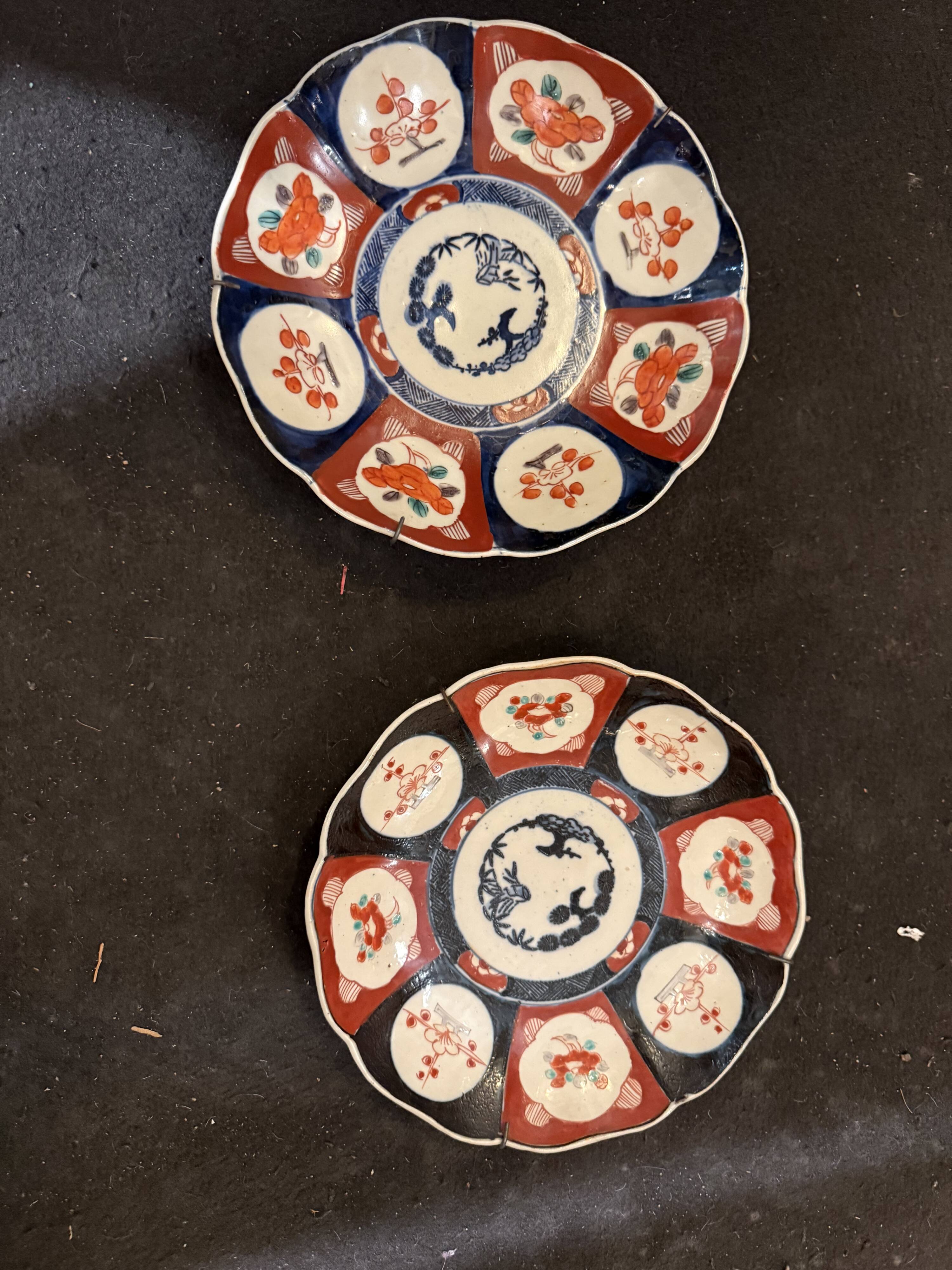 Pair of Imari porcelain plates, Japan, late 19th - early 20th century.