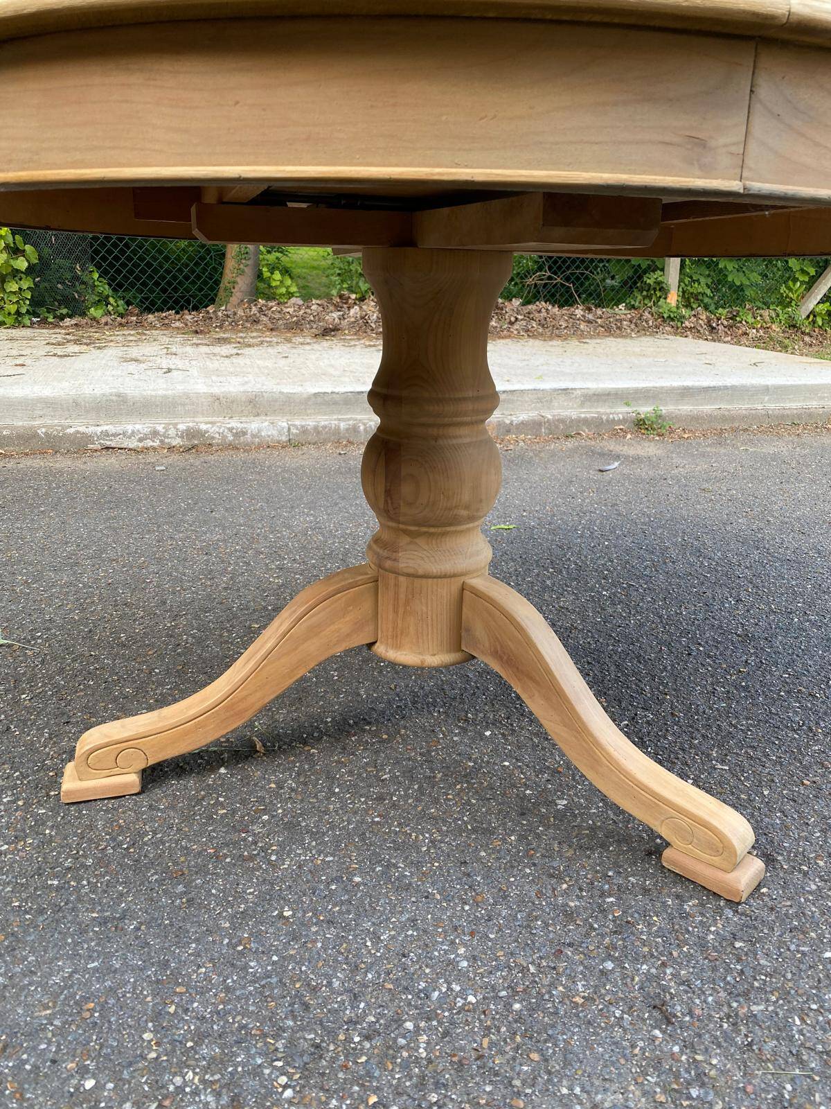Extendable round dining table with central leg, renovated in raw wood, 20th century