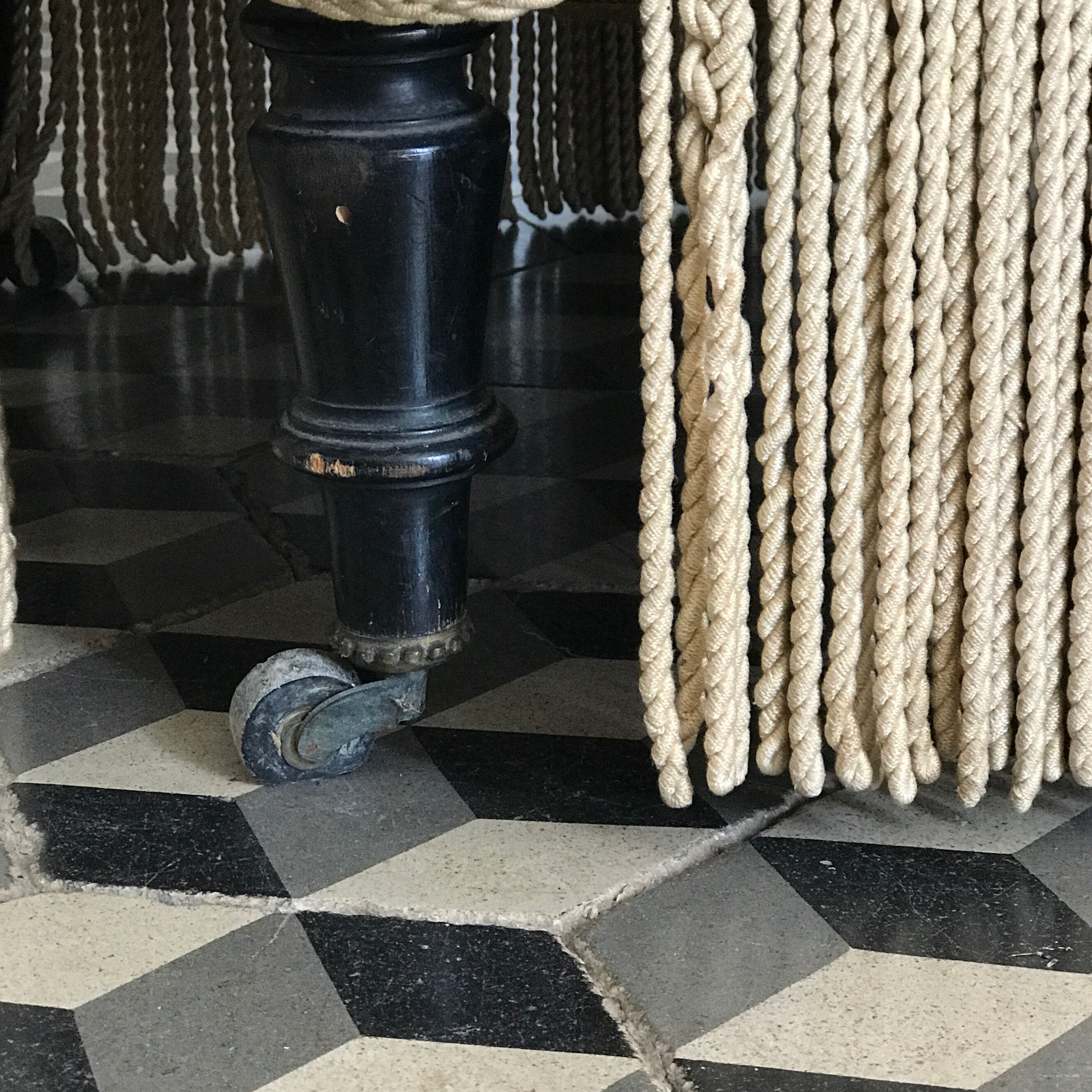 Green tod chair with twists