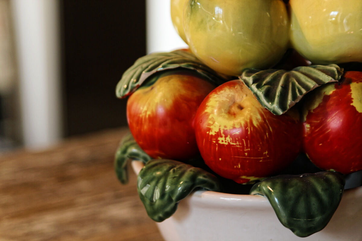 Fruit cup trompe l'oeil in ceramic, apples and lemons