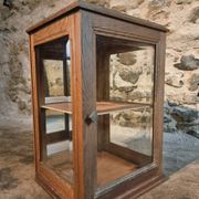 Small antique display cabinet in French oak | 1920s display cabinet with mirrored back