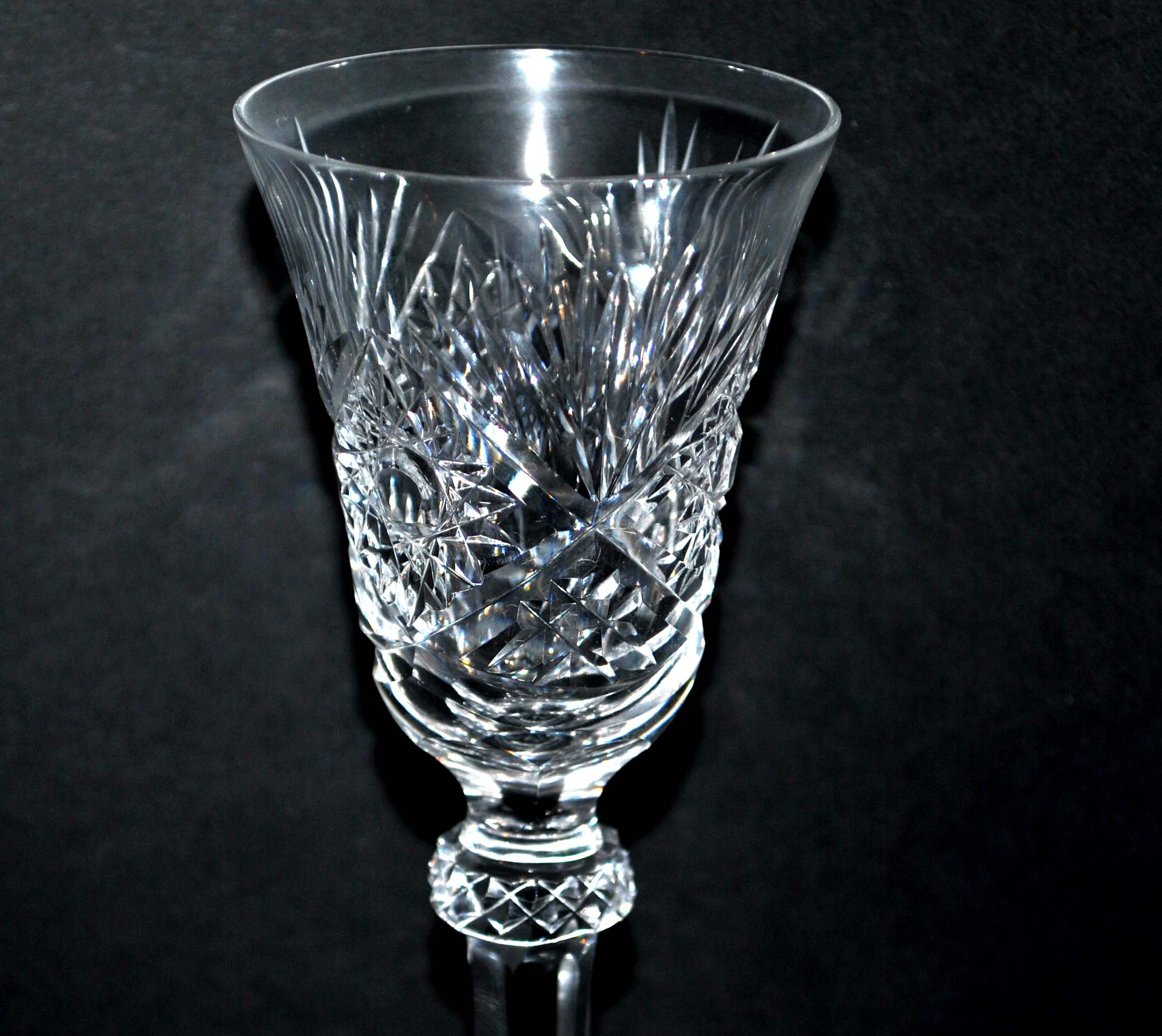 Cristallerie Lorraine, Series of 6 diamond cut crystal stemmed glasses 14.5cm