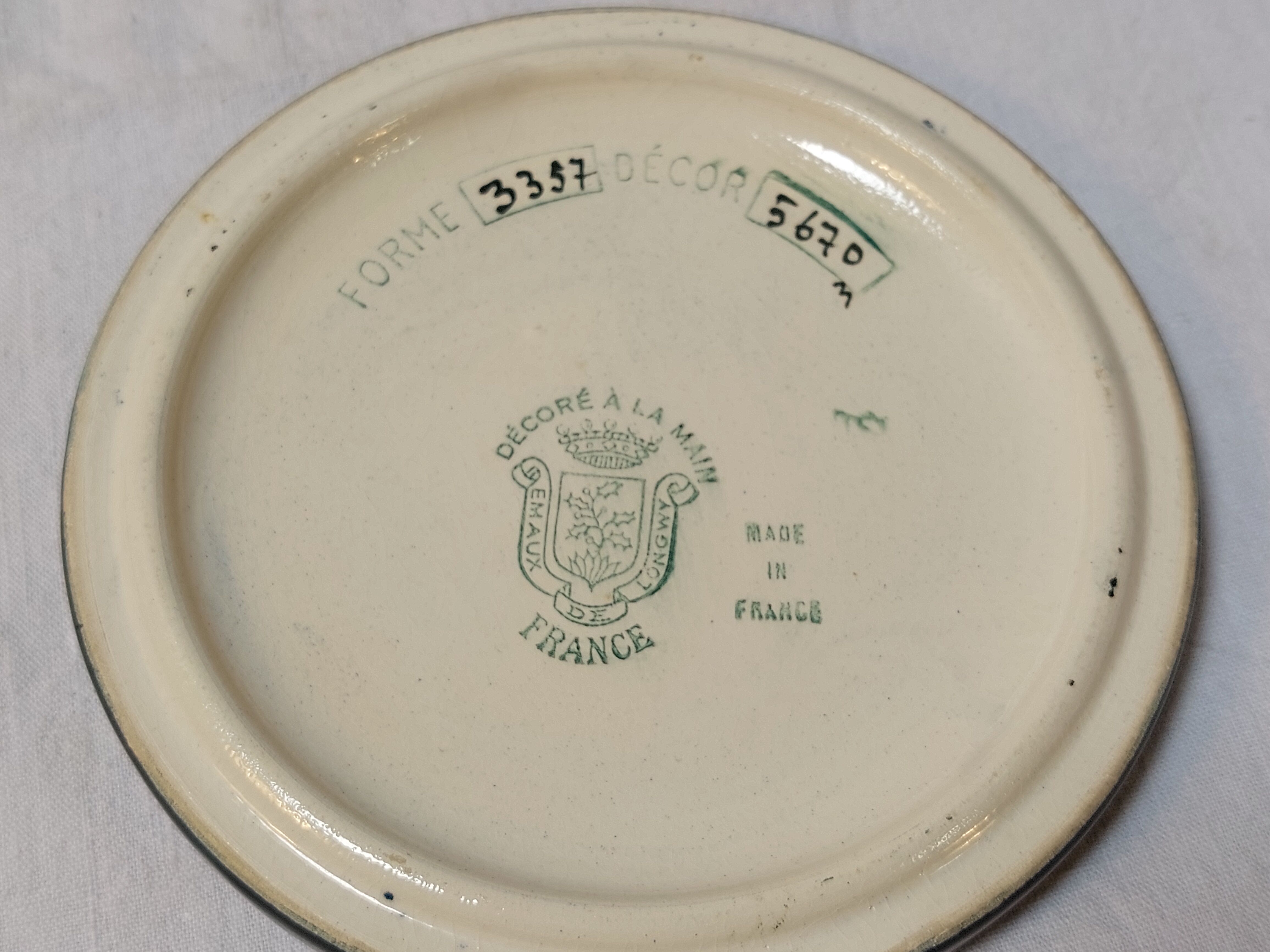 Ensemble émaux de Longwy dessous de plat et de bouteille décor floral