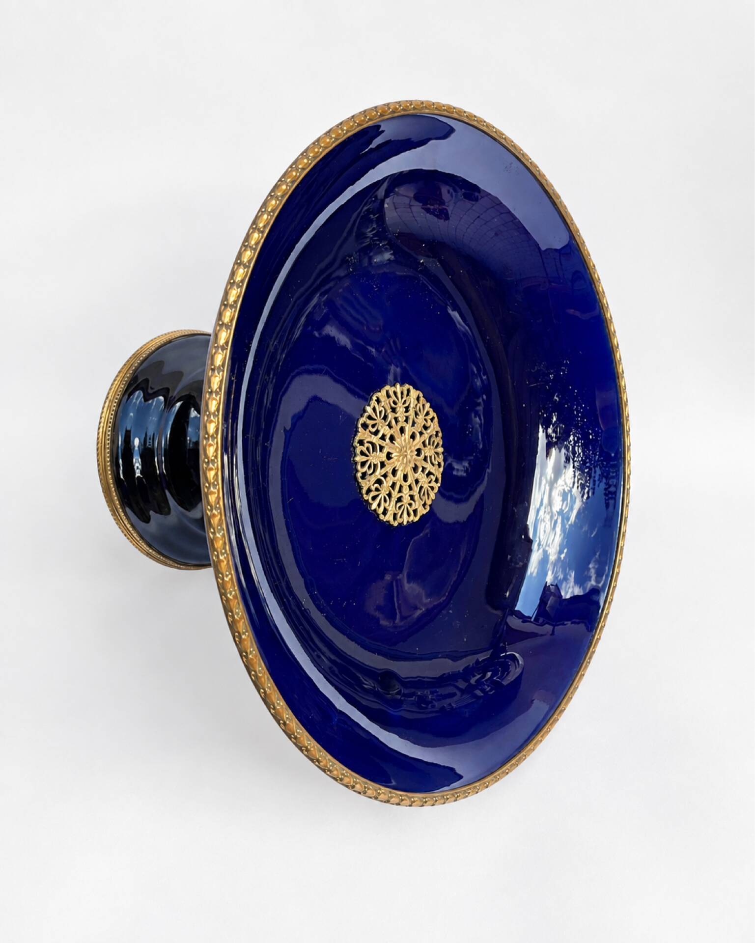 Cobalt blue porcelain cup on a pedestal, Sèvres style, late 19th century.