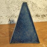 Soliflore pyramide en céramique émaillée bleu profond – pièce signée