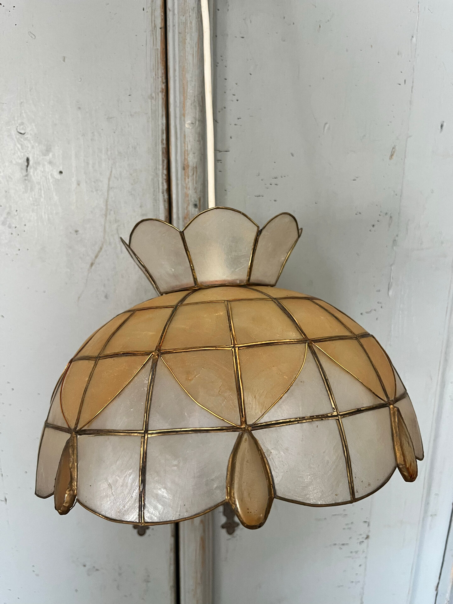 Mother-of-pearl pendant