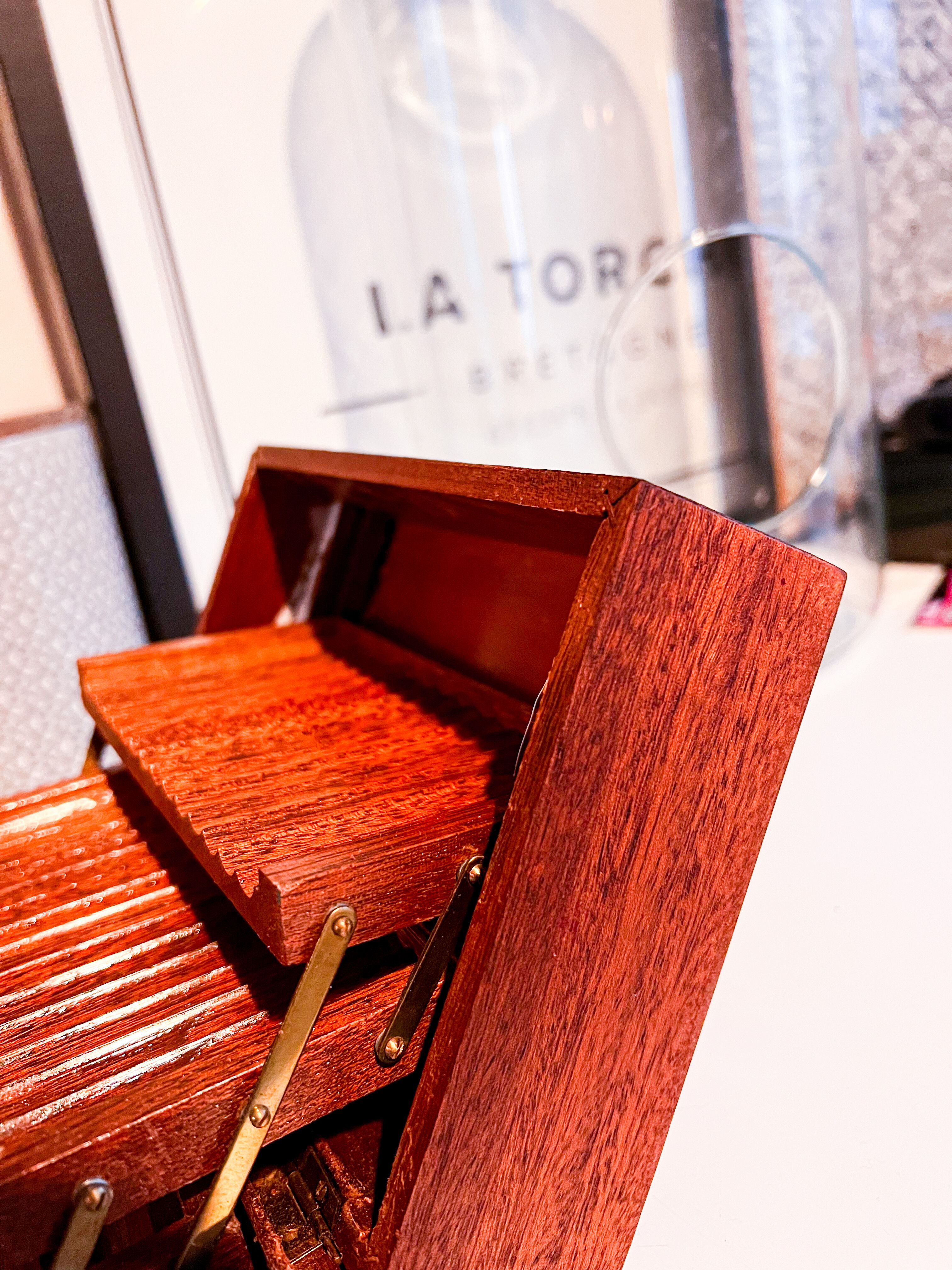 Cigarette and cigar box