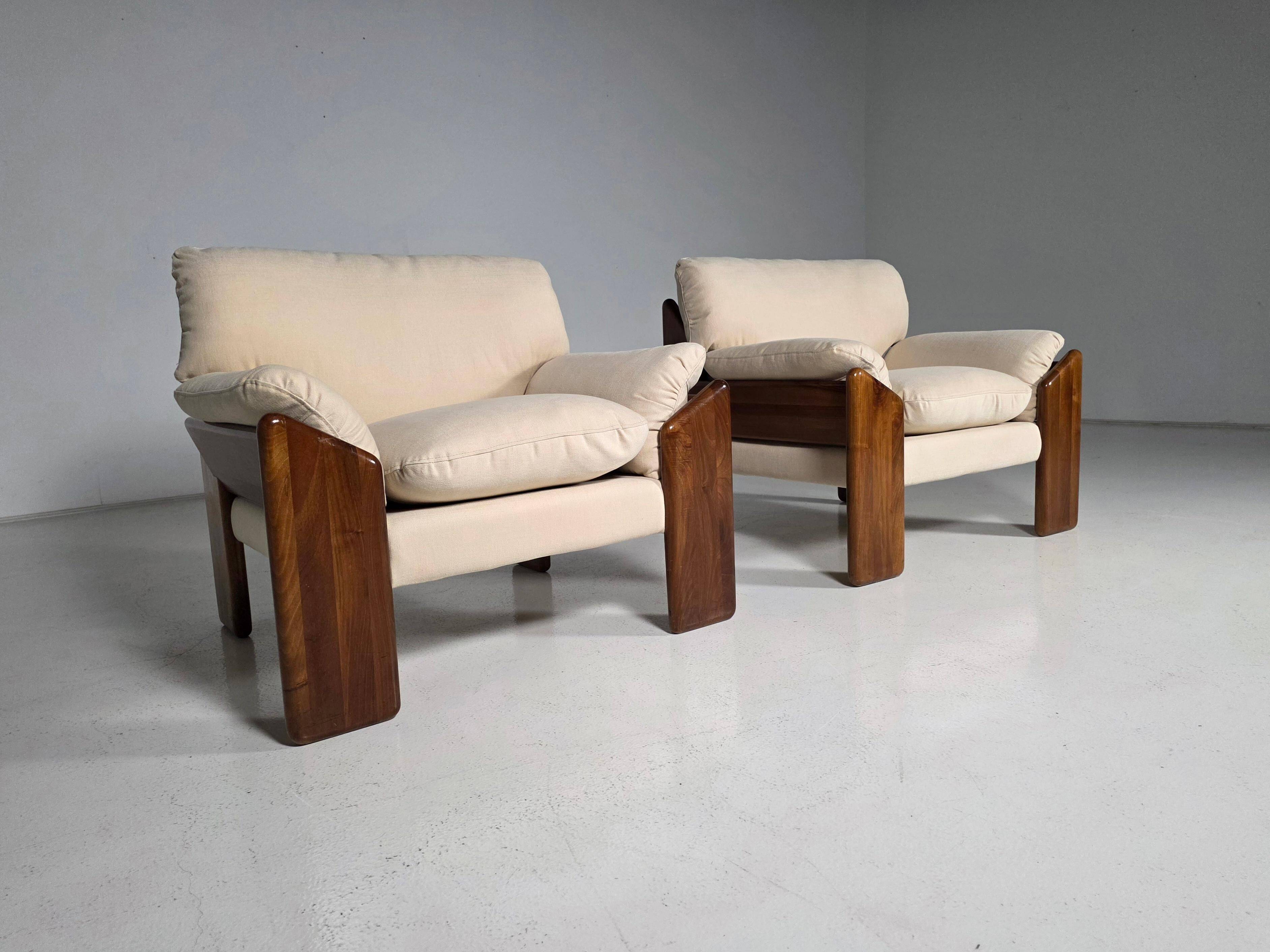 Mid-century walnut "Sapporo" armchairs by Mario Marenco for Mobil Girgi, 1970.