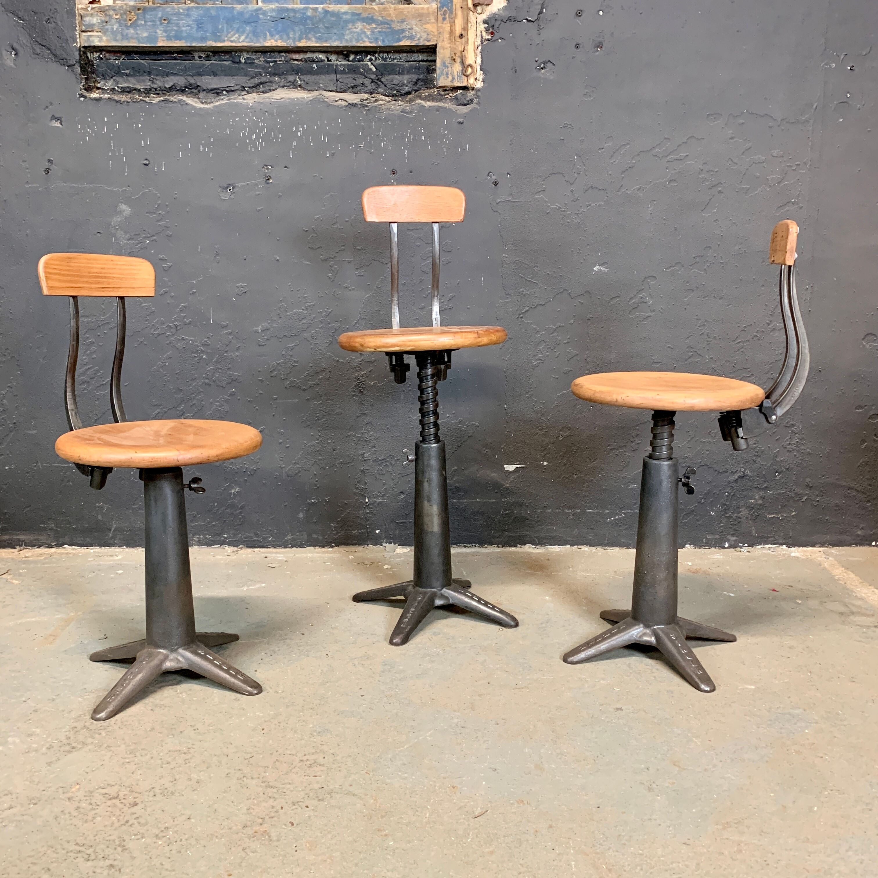 Singer industrial stool with back 1920